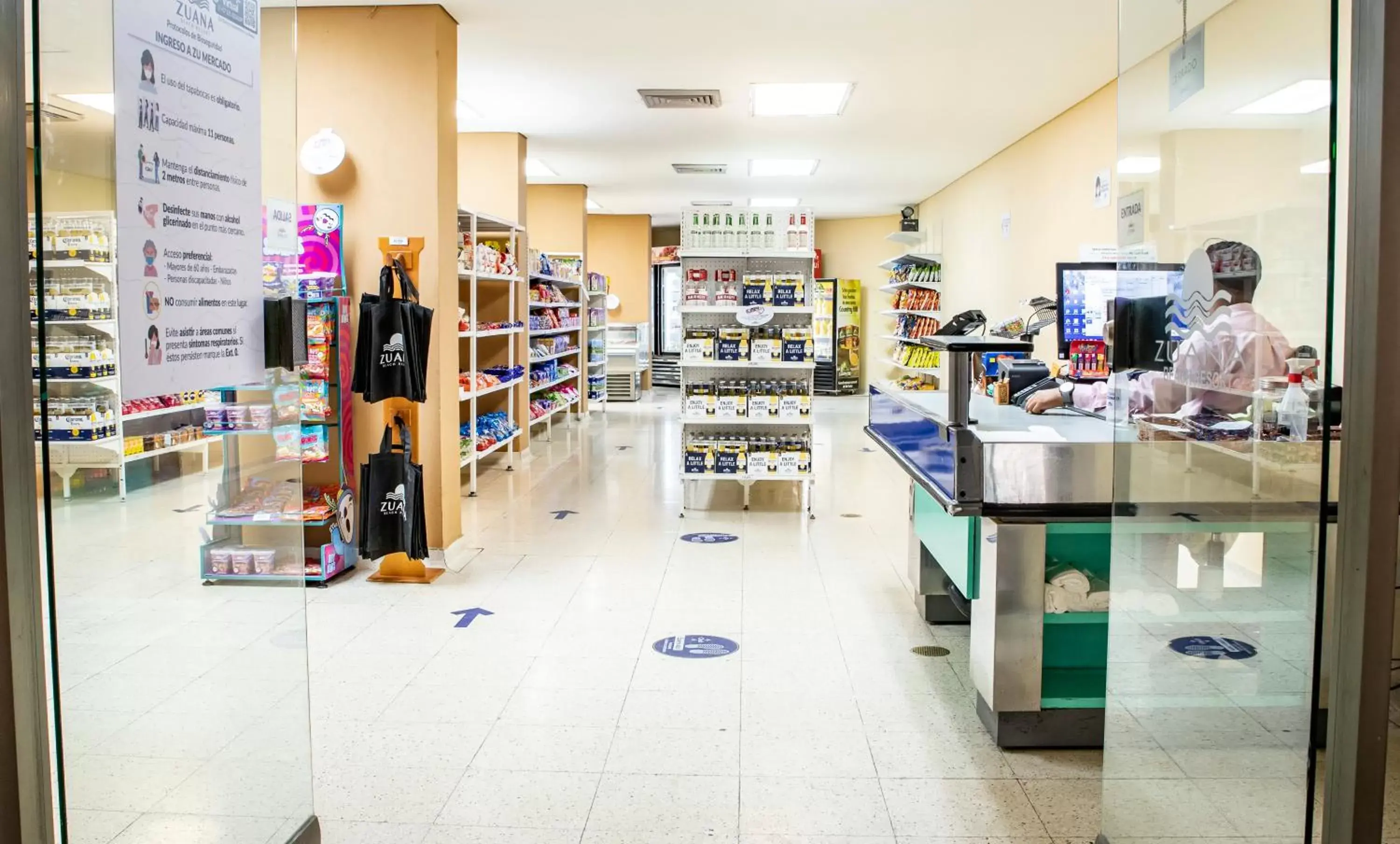Supermarket/grocery shop in Zuana Beach Resort