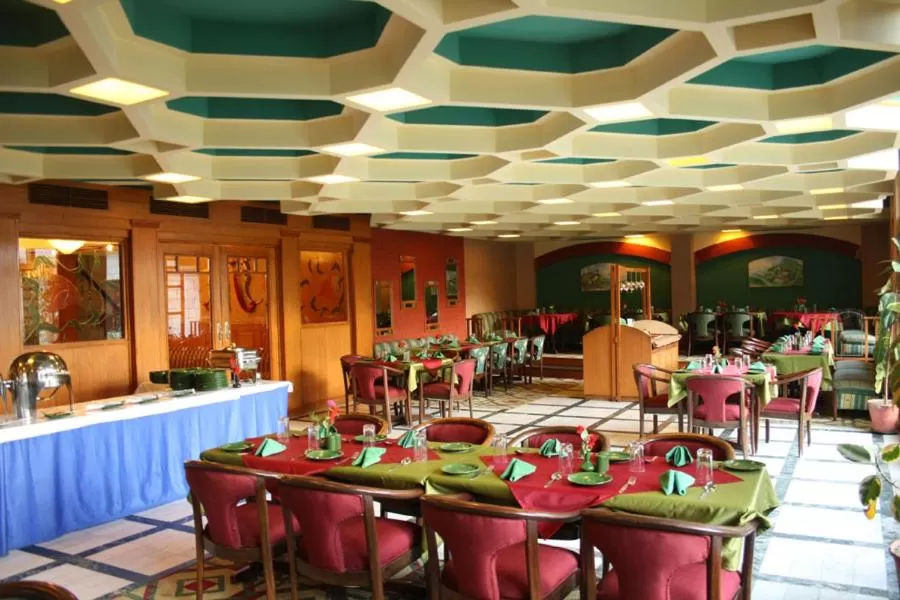 Breakfast in Shingar Regency