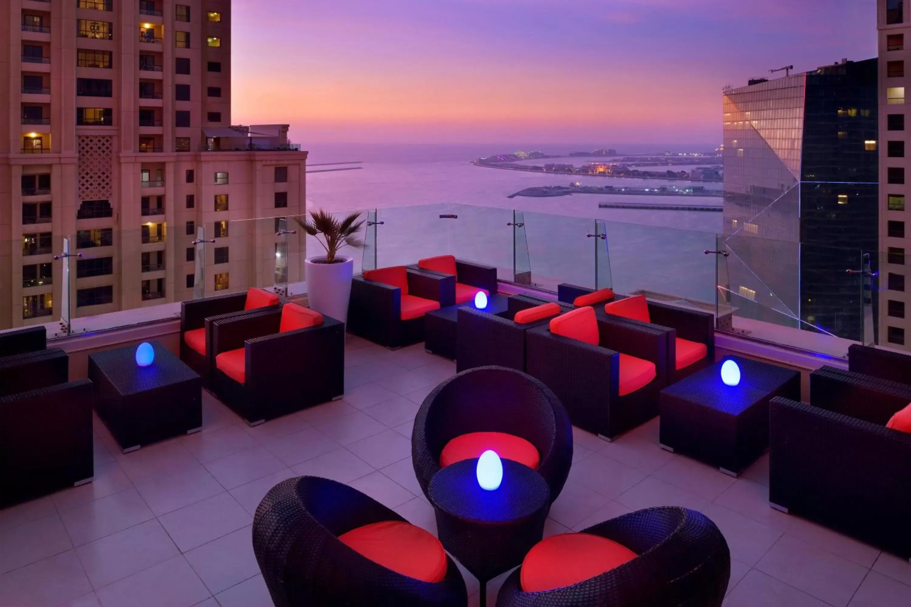 Lounge or bar in Delta Hotels by Marriott Jumeirah Beach, Dubai