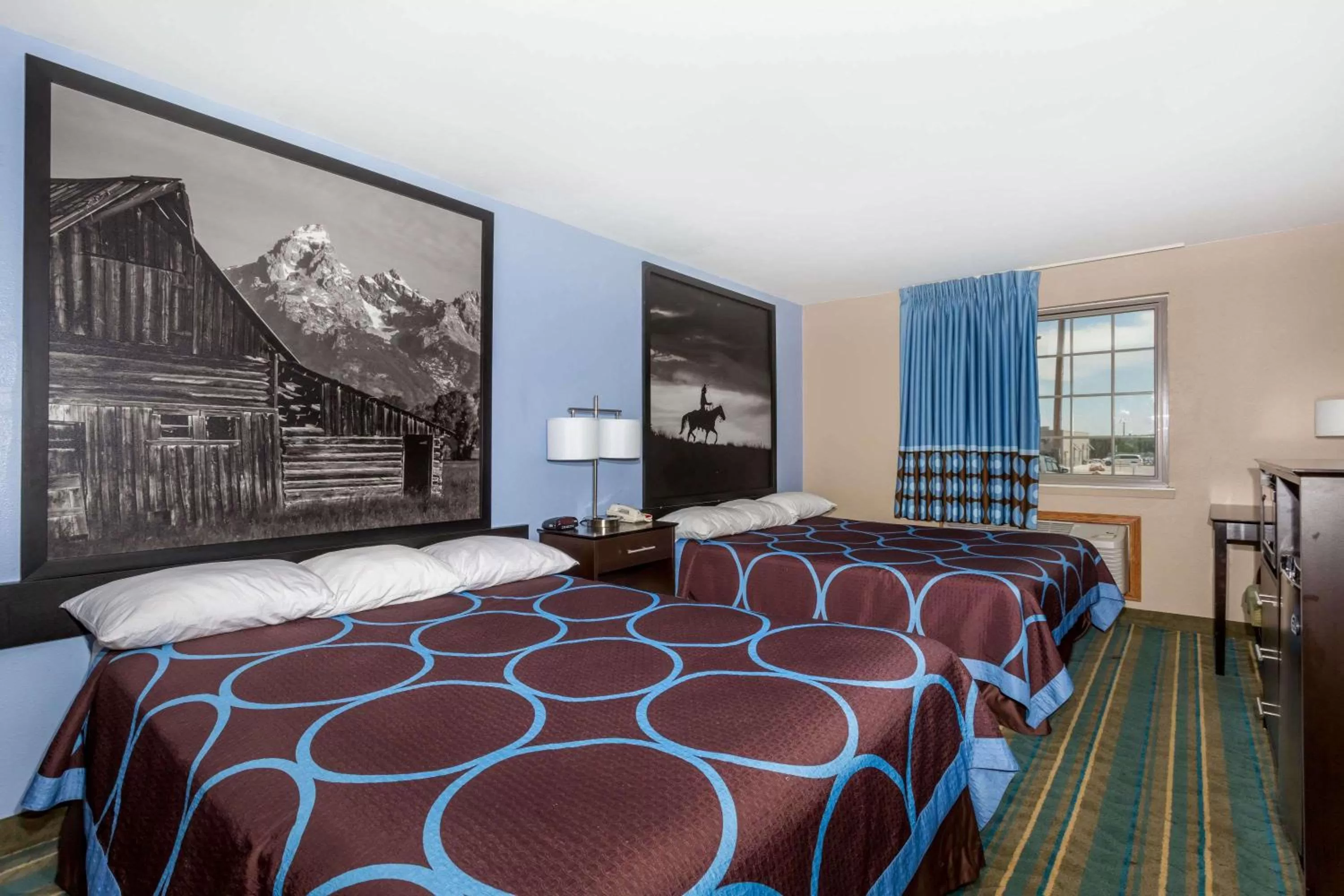 Photo of the whole room, Bed in Super 8 by Wyndham Douglas