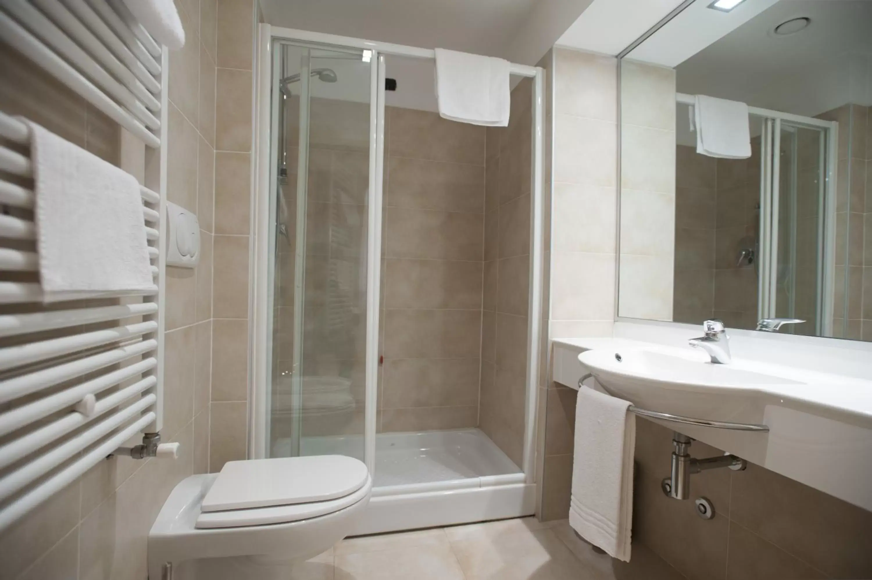 Shower, Bathroom in AlbaResidence Masera26