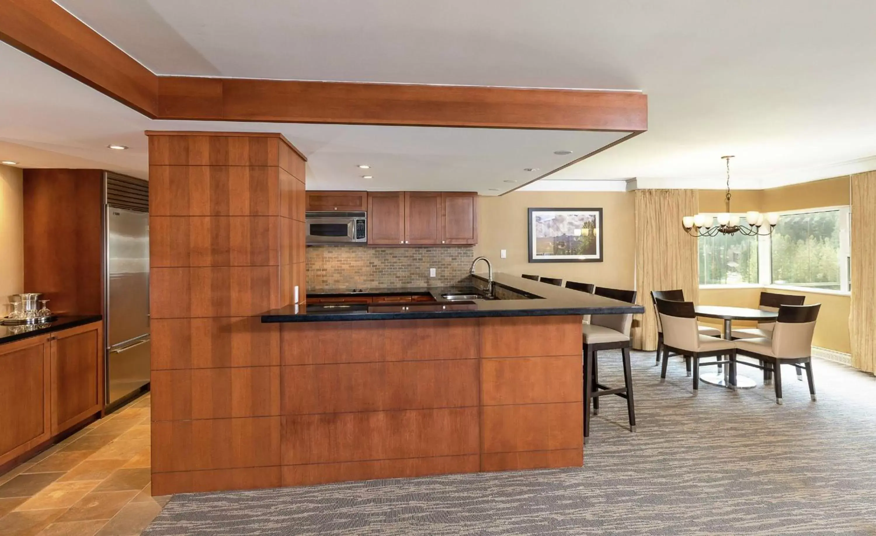 Living room, Kitchen/Kitchenette in Hilton Whistler Resort & Spa
