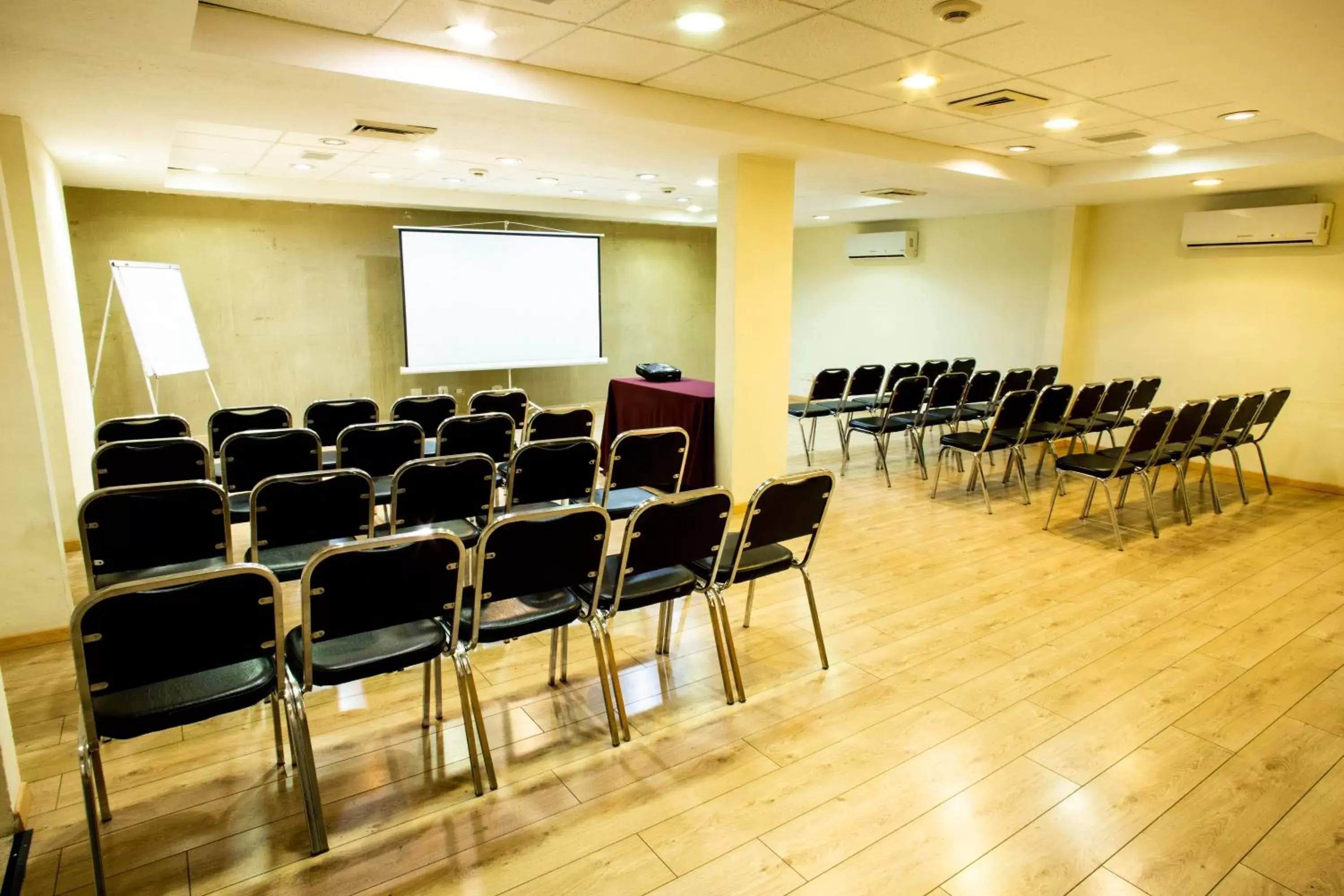 Business facilities, Business Area/Conference Room in Best Western PLUS Monterrey Colón