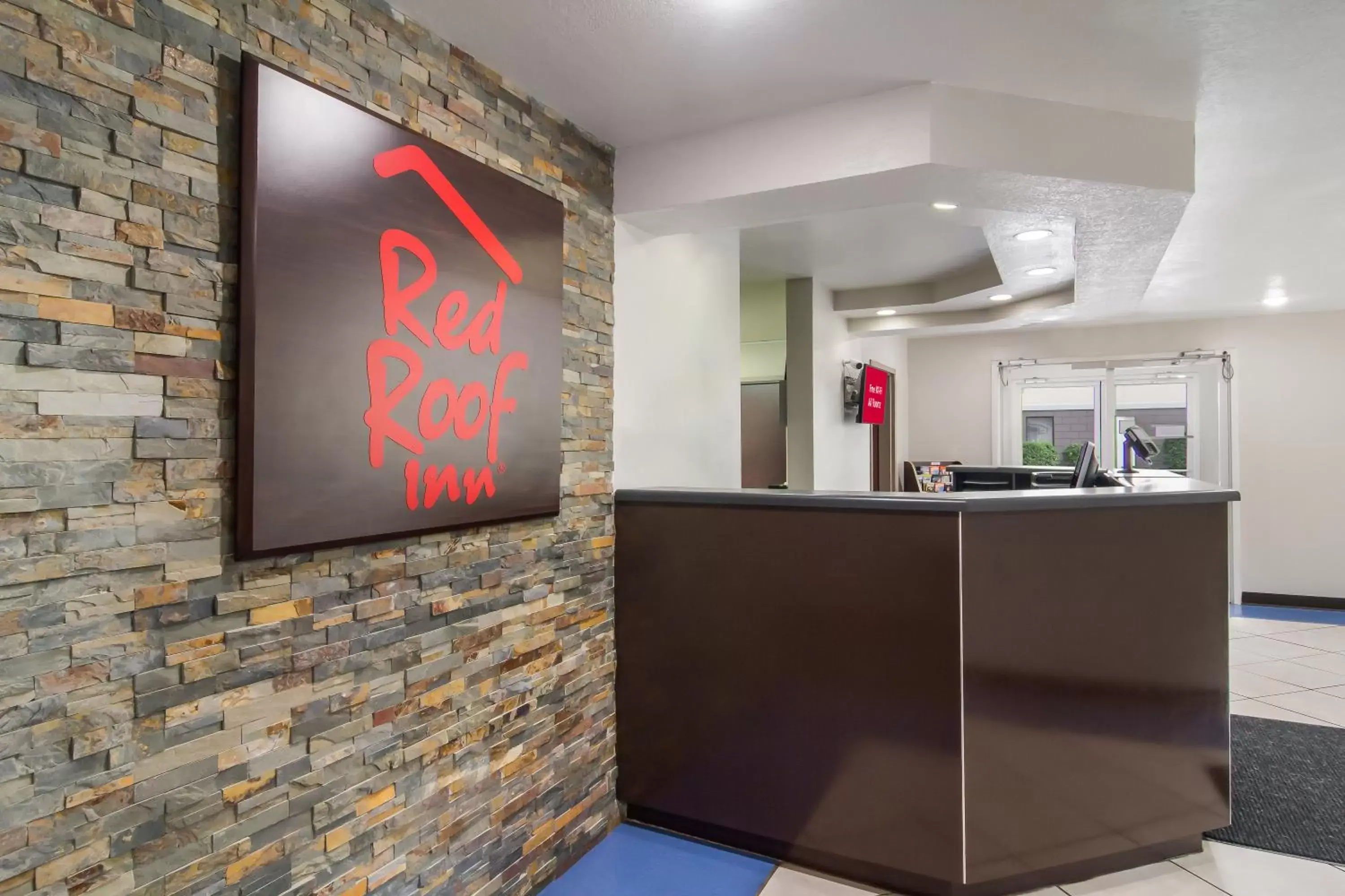 Lobby or reception, Lobby/Reception in Red Roof Inn Darien - I-95 North Brunswick