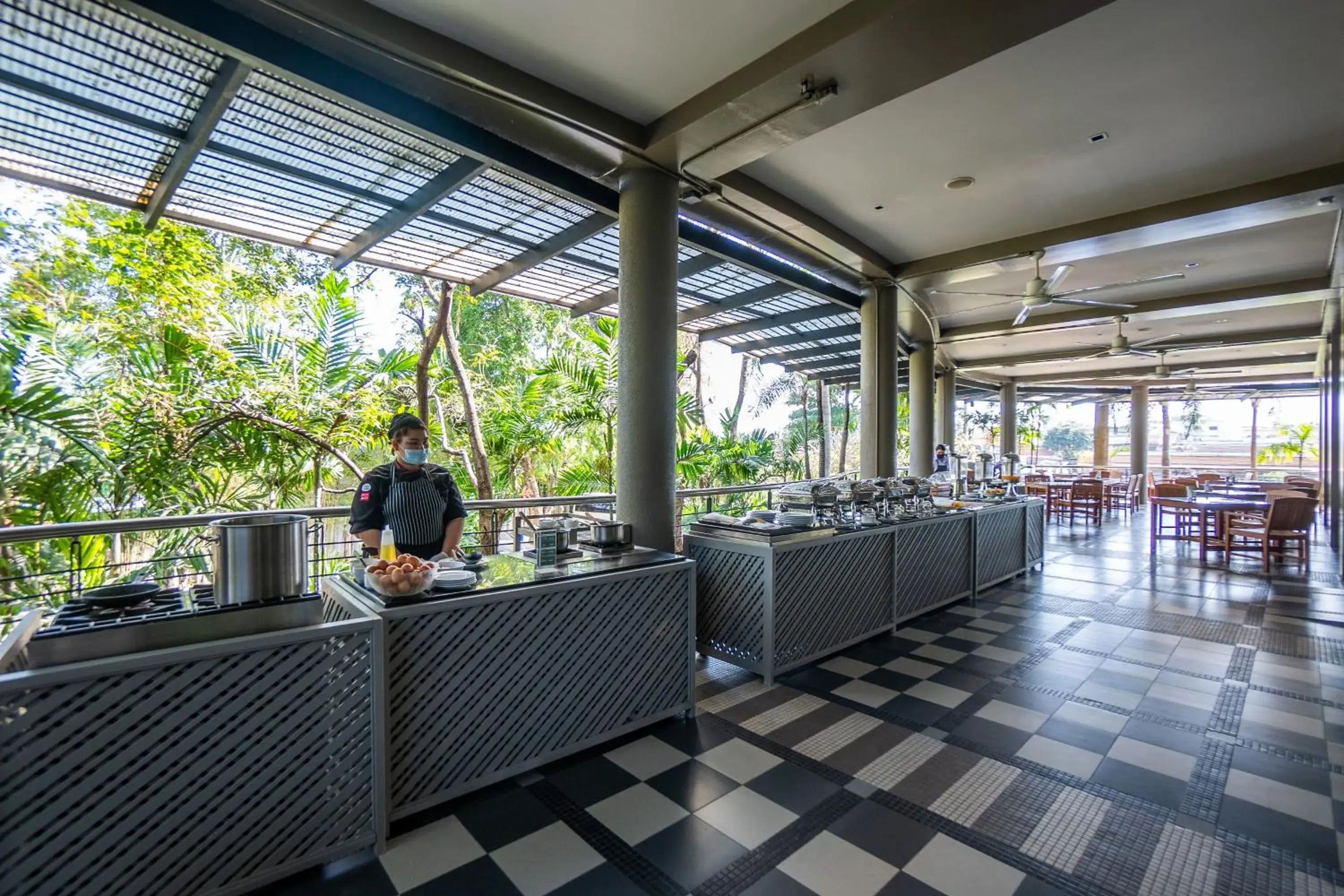 Restaurant/Places to Eat in Grand Riverside Hotel