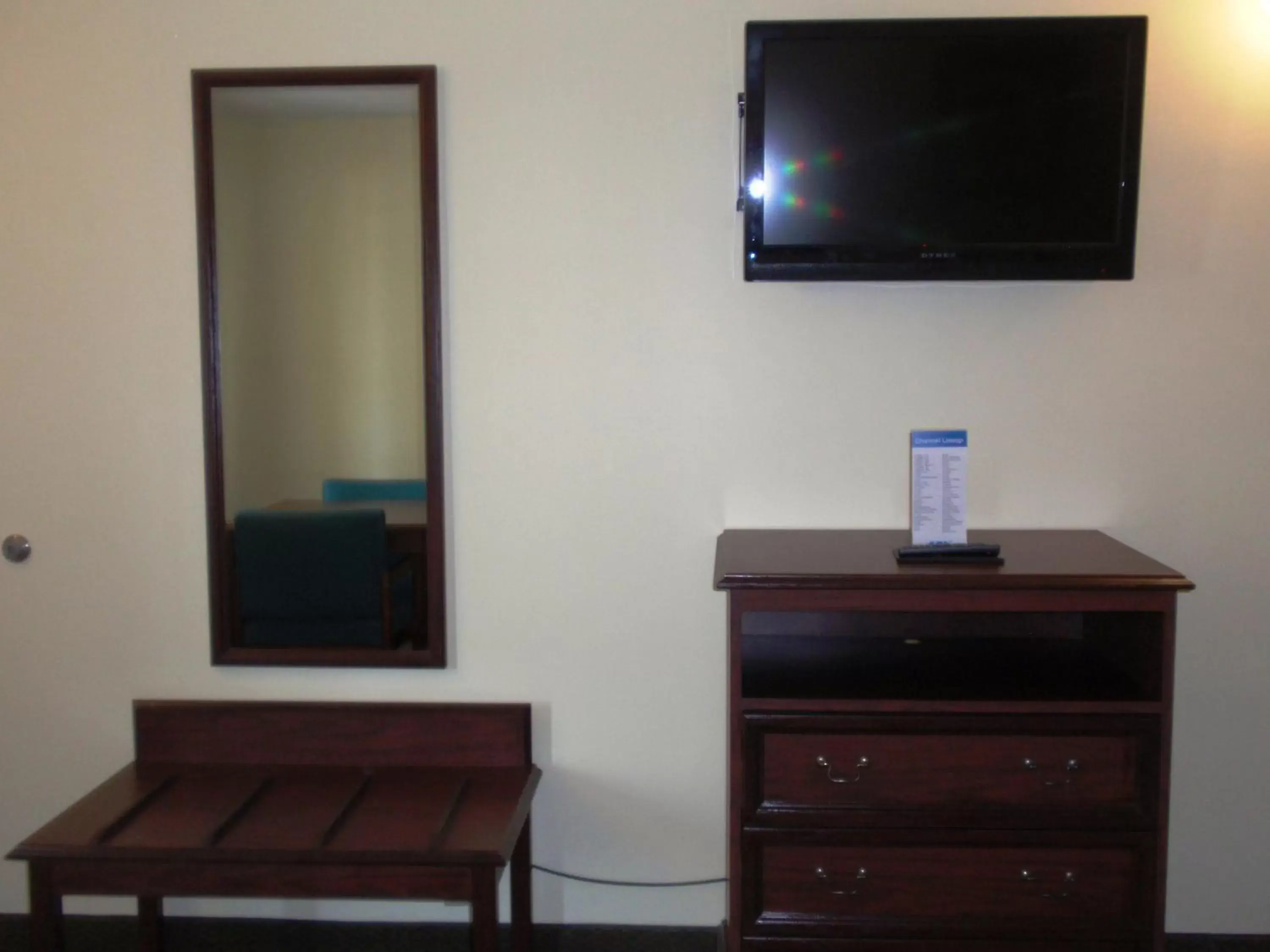 TV and multimedia, TV/Entertainment Center in Jameson Inn - Perry