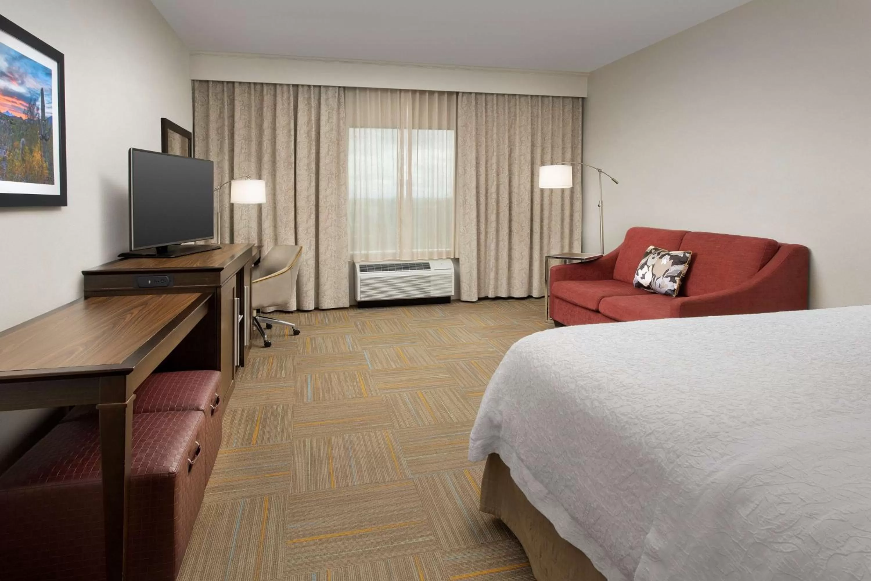 Bedroom, Bed in Hampton Inn & Suites Phoenix/Tempe