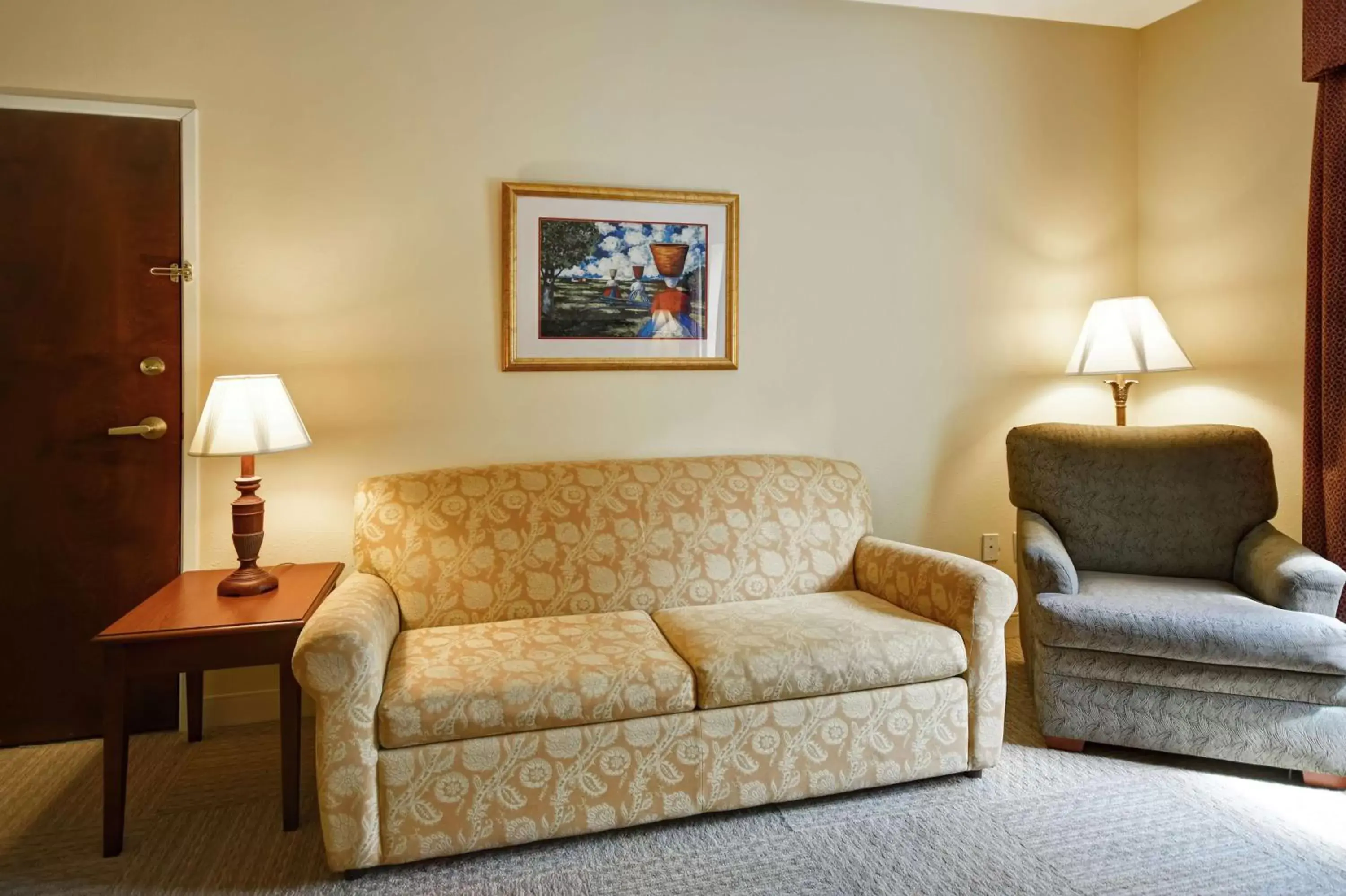Living room, Seating Area in Hampton Inn & Suites Charleston-West Ashley