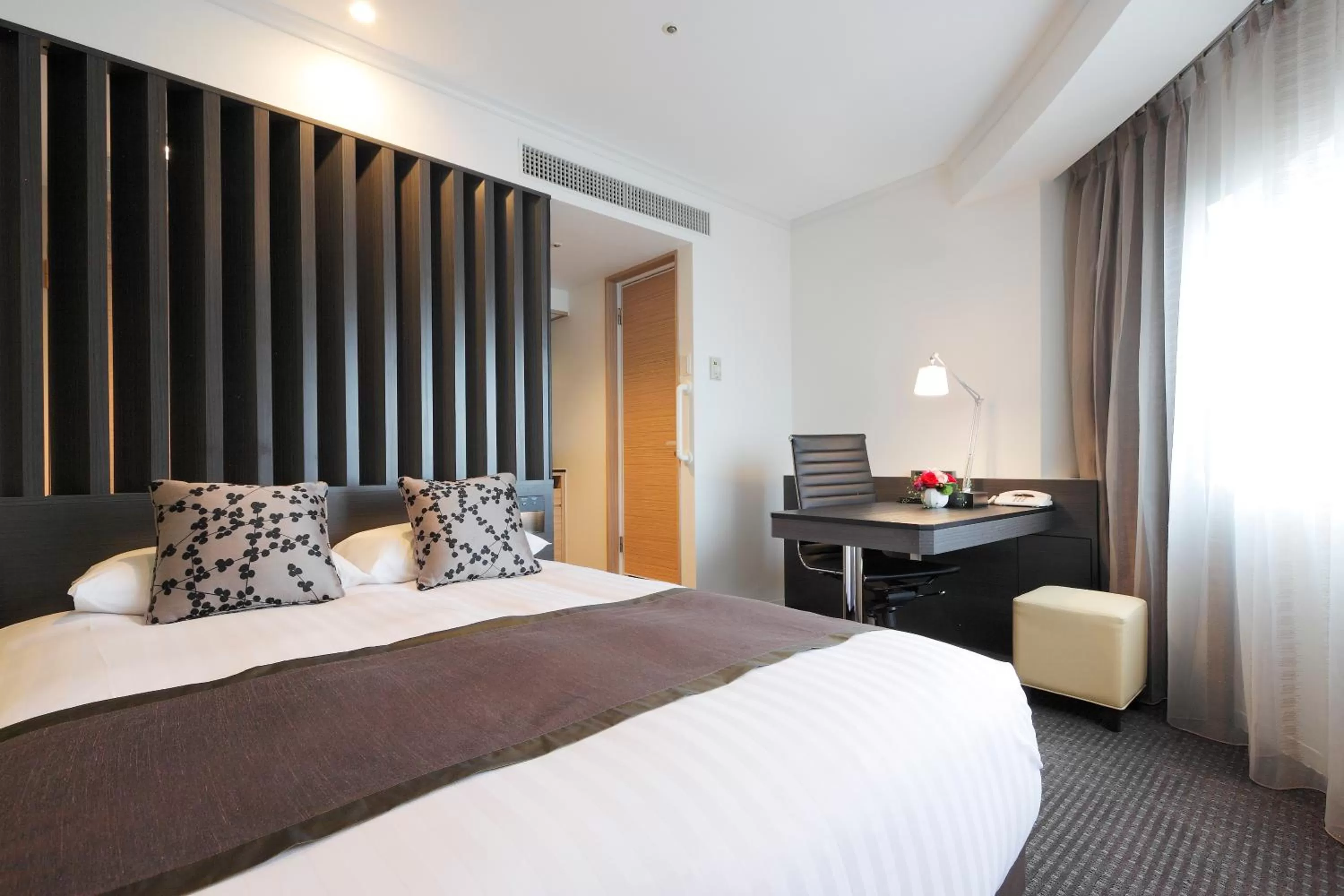 Corner Double Room - single occupancy - Smoking in Palace Hotel Omiya