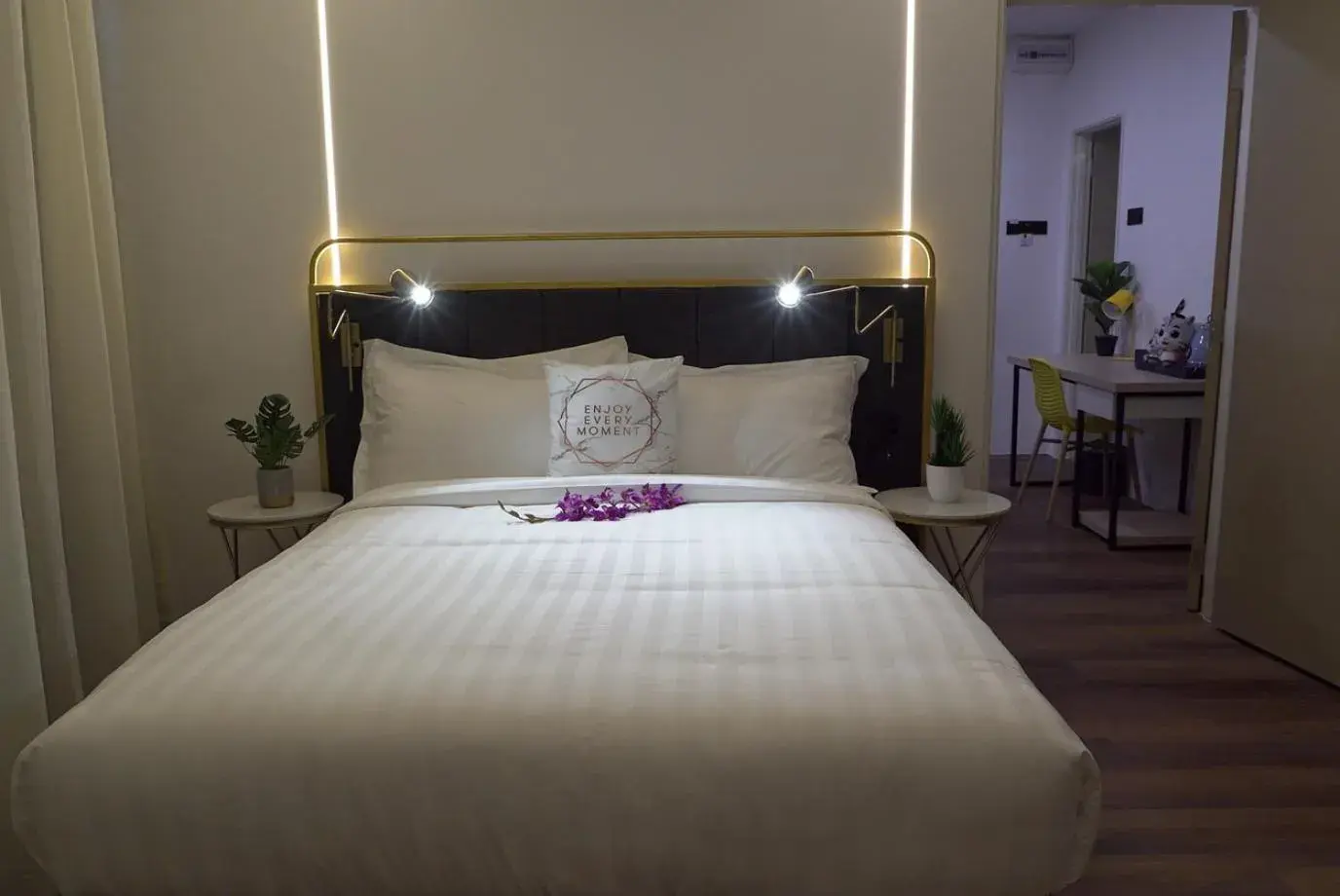 Bed in Regatta Suites Kozi Square Kuching