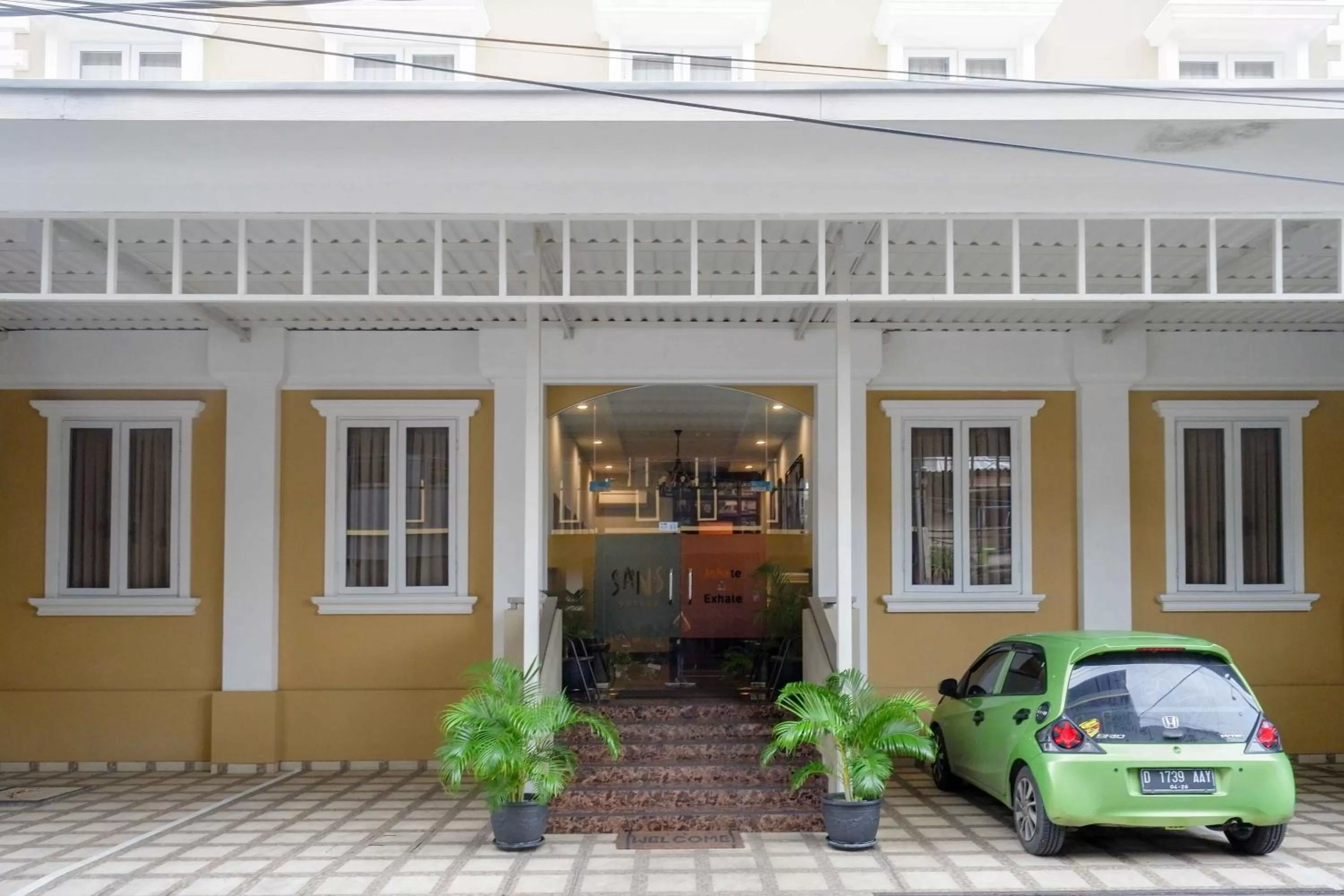 Property building in Sans Hotel Empress Simpang Lima