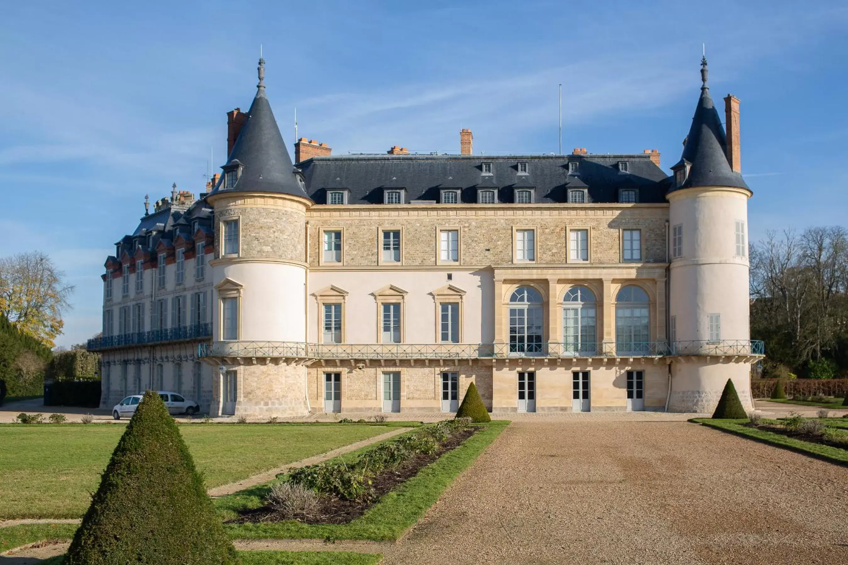 Nearby landmark, Property Building in Mercure Rambouillet Relays Du Château