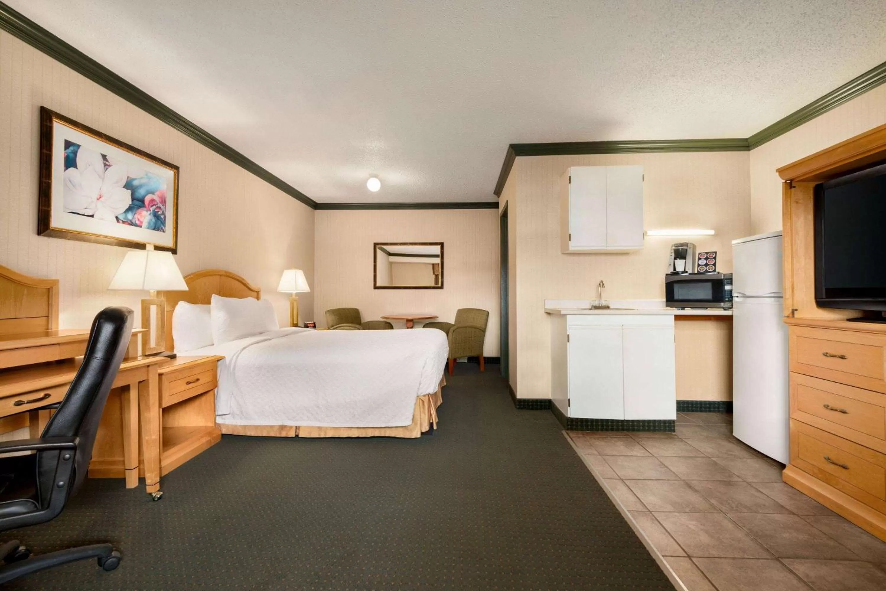 Photo of the whole room in Travelodge by Wyndham Dawson Creek