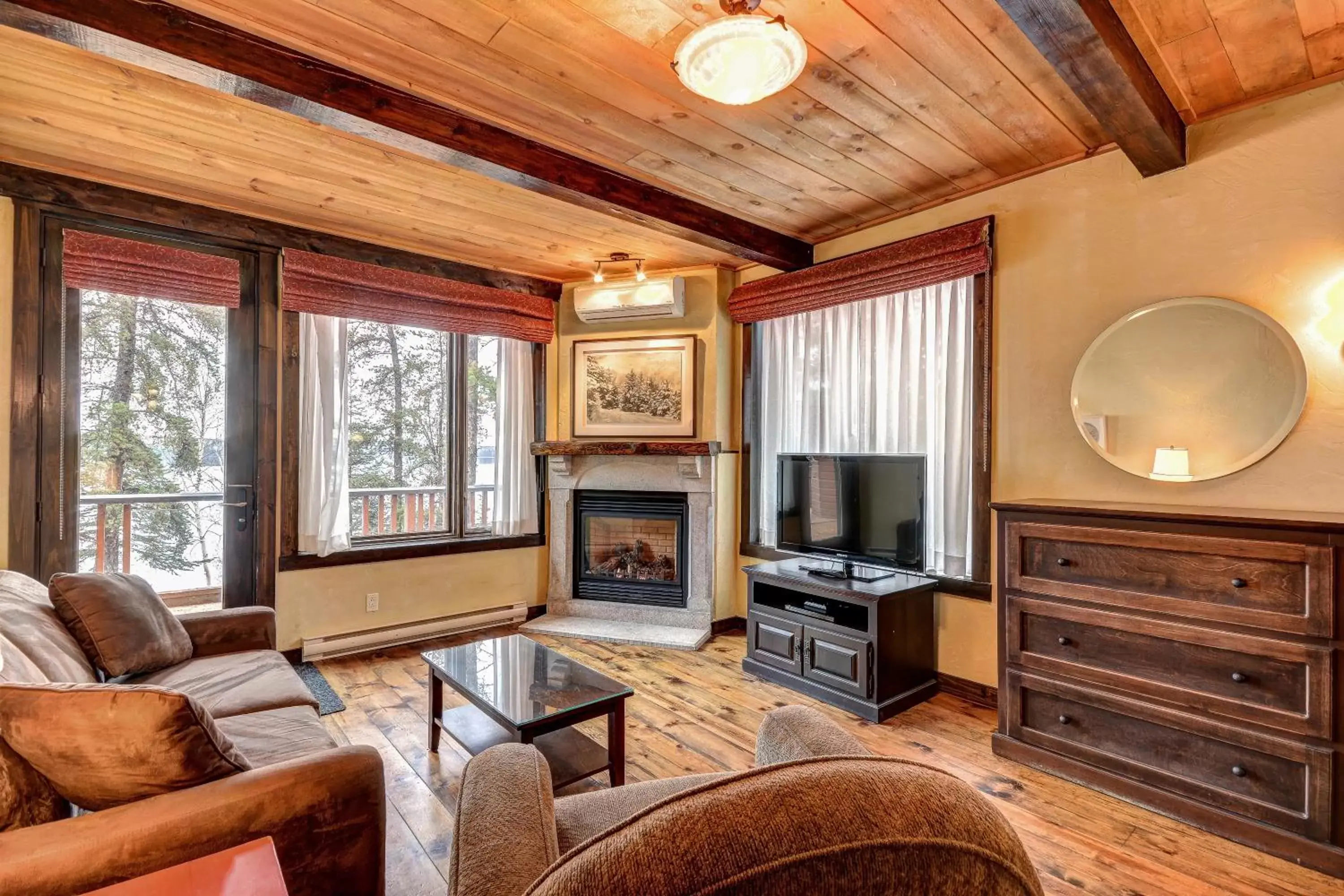 Seating Area in Les Condos Du Lac Taureau- Rooms & Condos