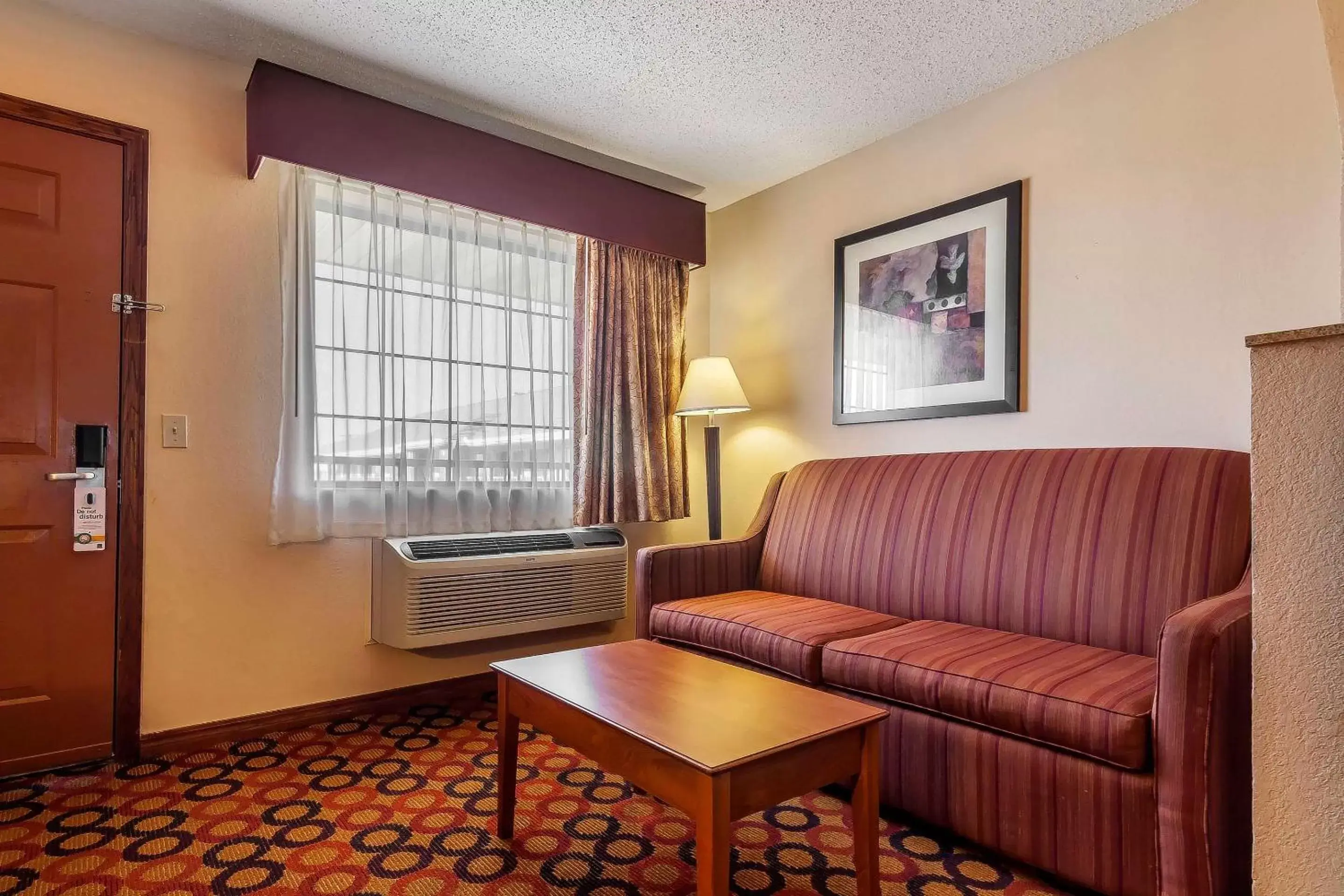 Photo of the whole room, Seating Area in Quality Inn & Suites Owasso US-169