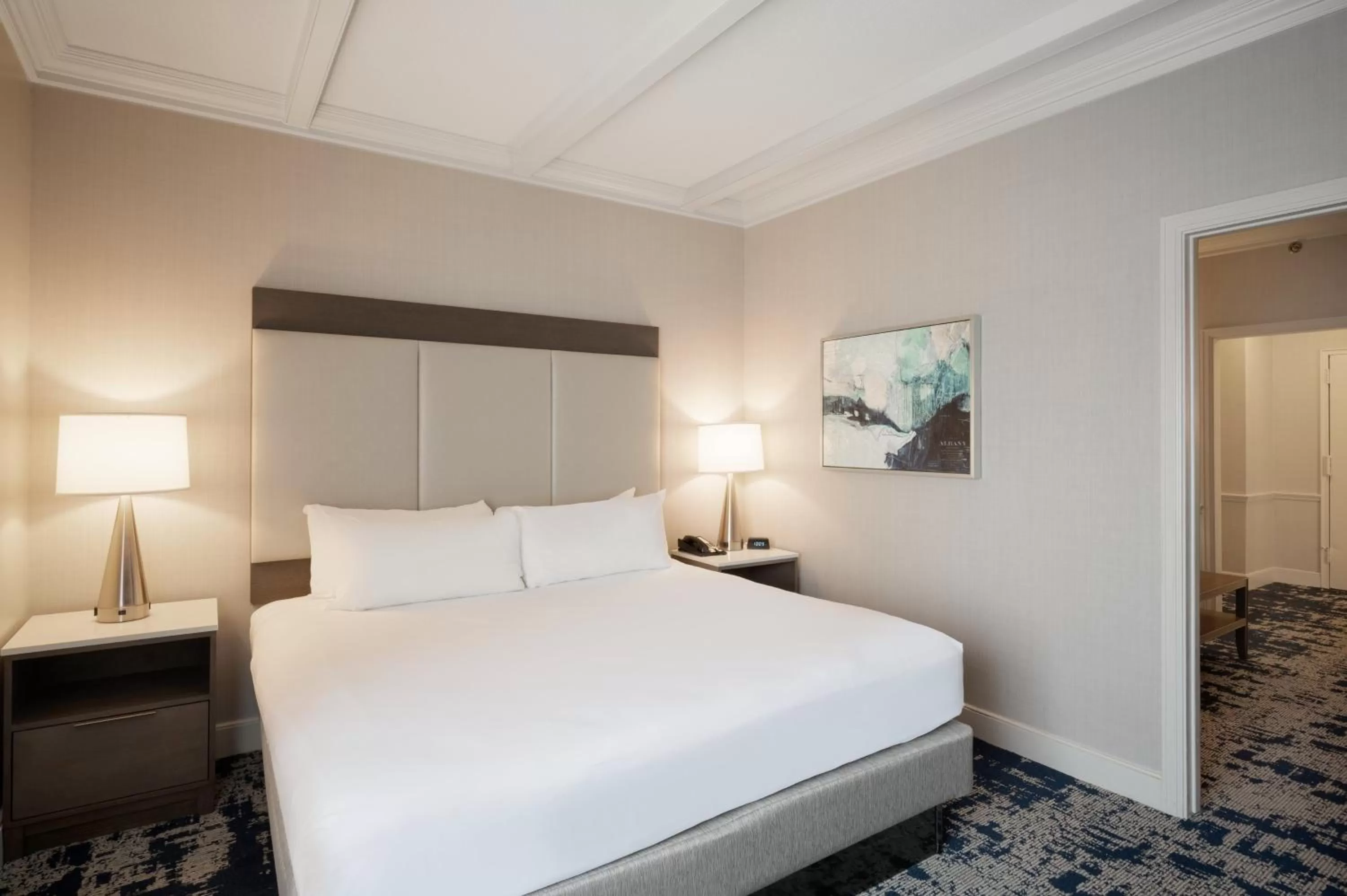 Bedroom, Bed in Crowne Plaza Albany - The Desmond Hotel