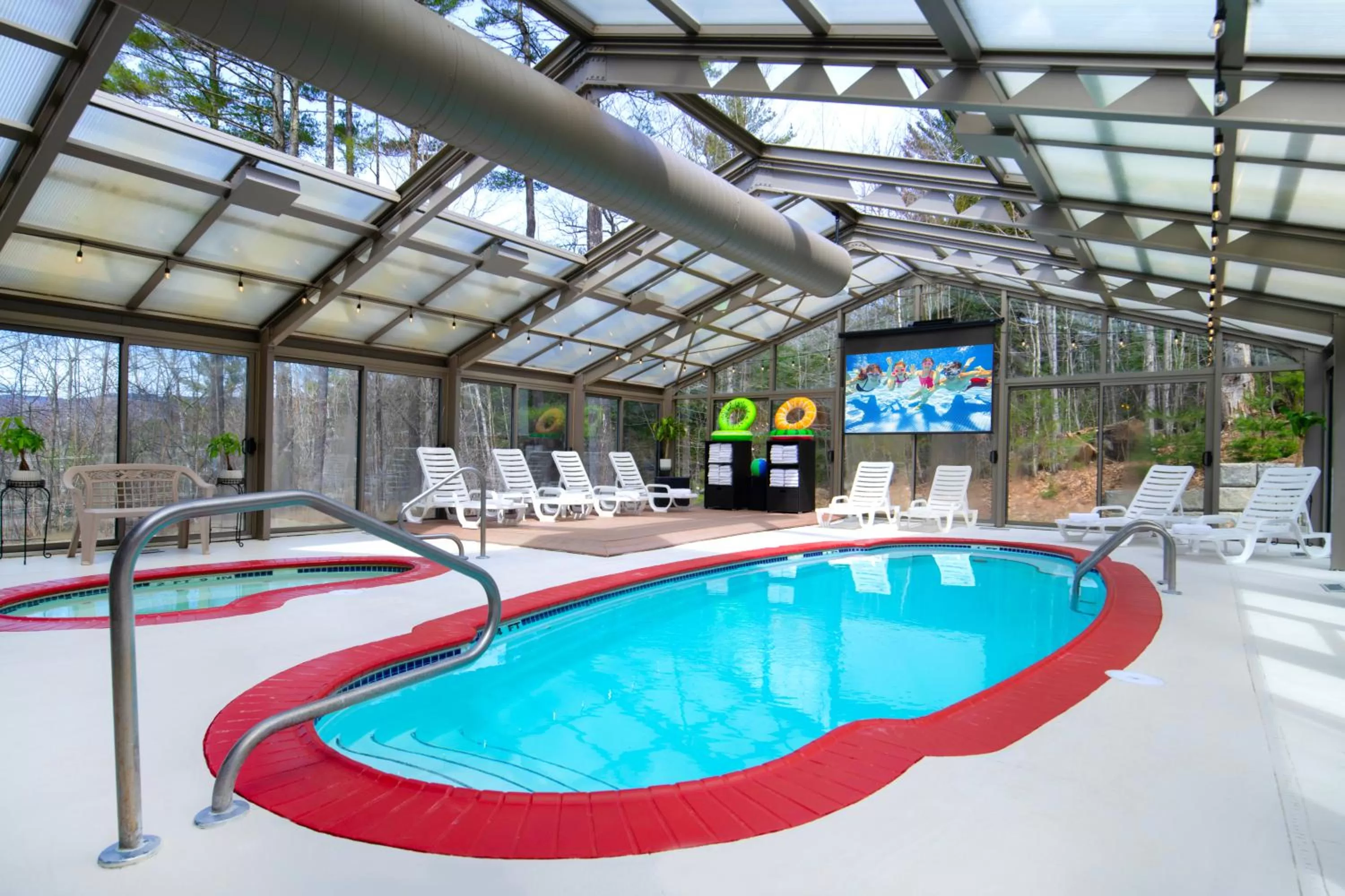 Swimming pool in Christmas Farm Inn and Spa