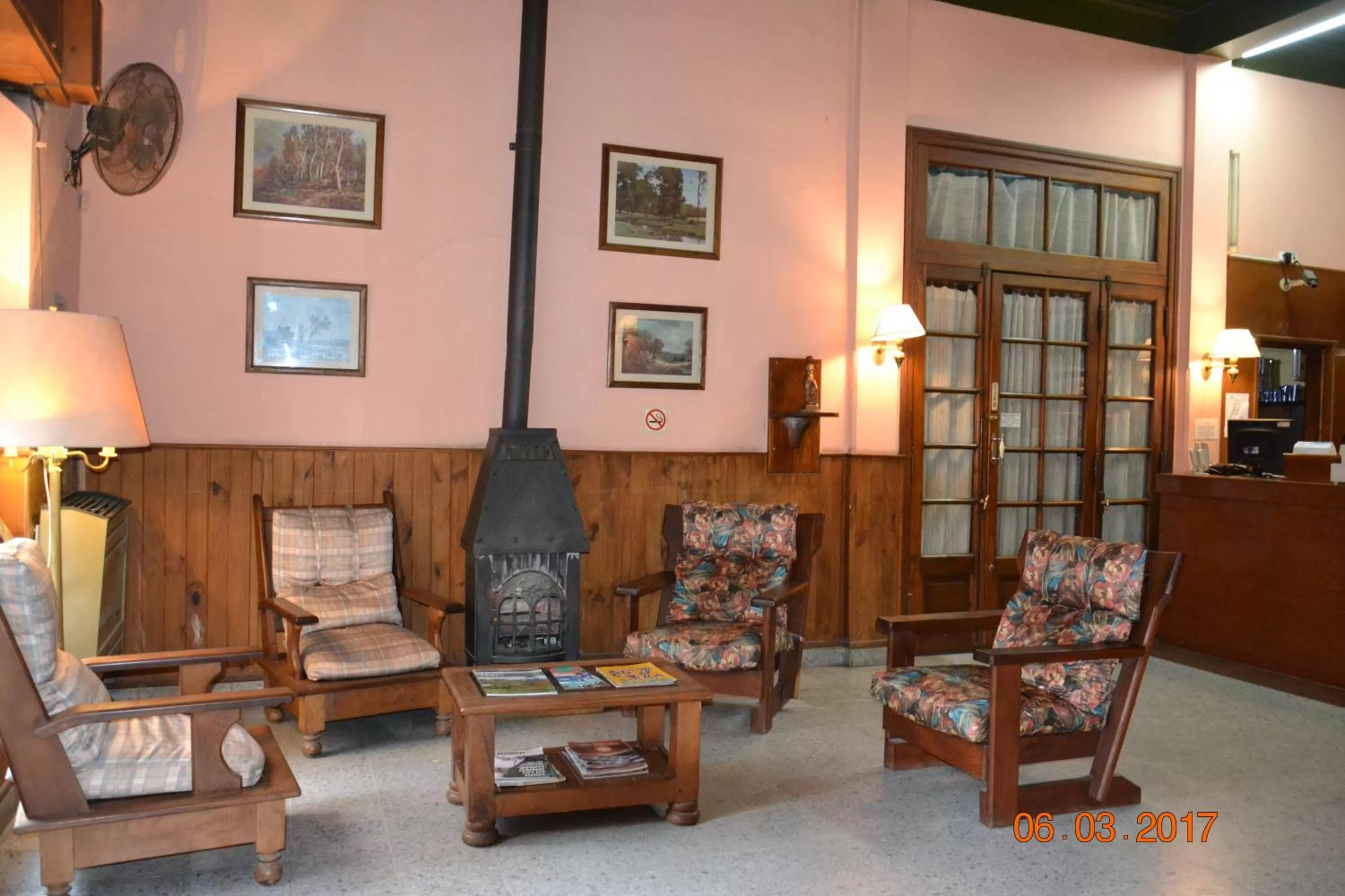 Communal lounge/ TV room, Seating Area in Hotel Victoria