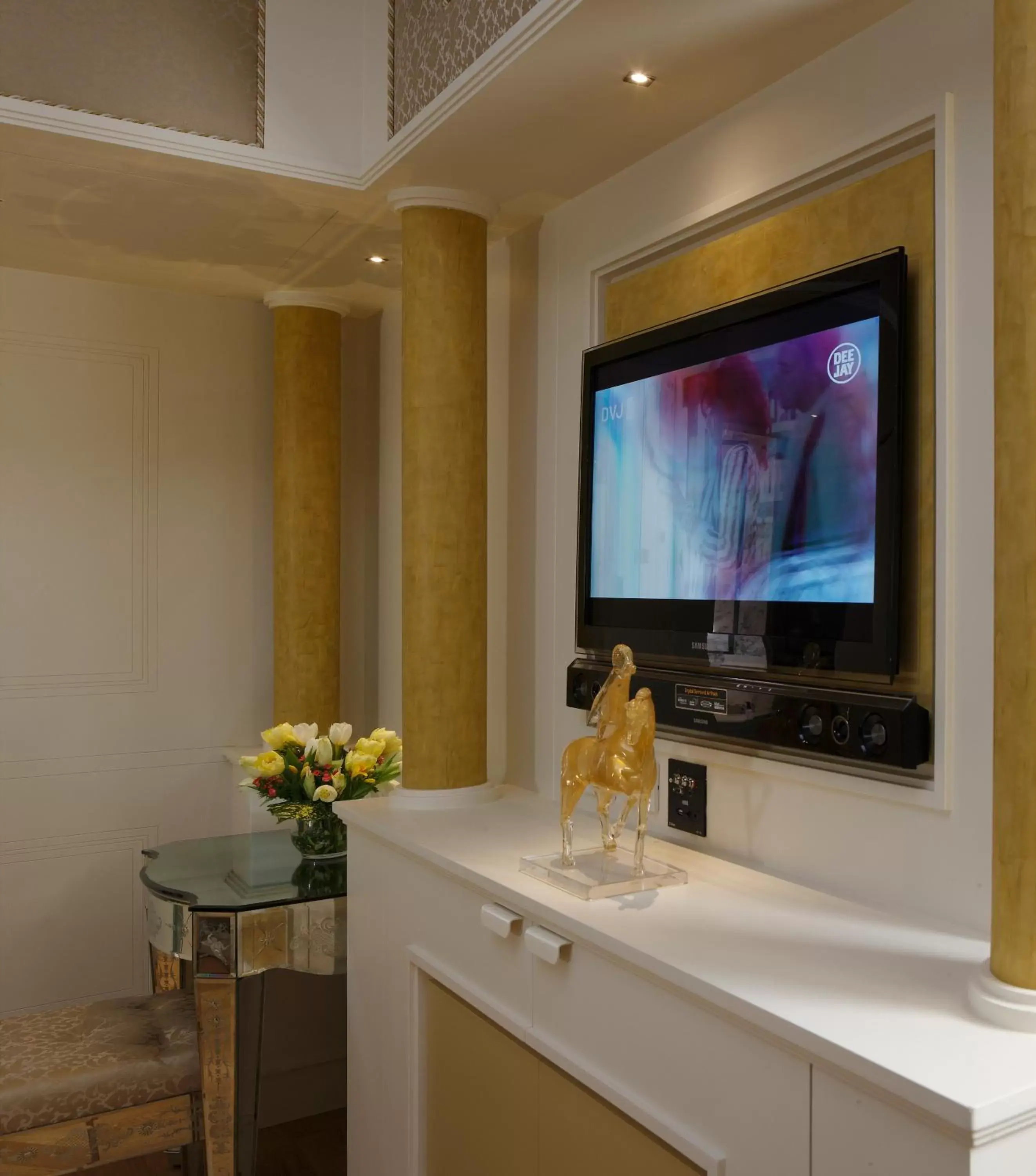 TV and multimedia, TV/Entertainment Center in Canaletto Luxury Suites - San Marco Luxury