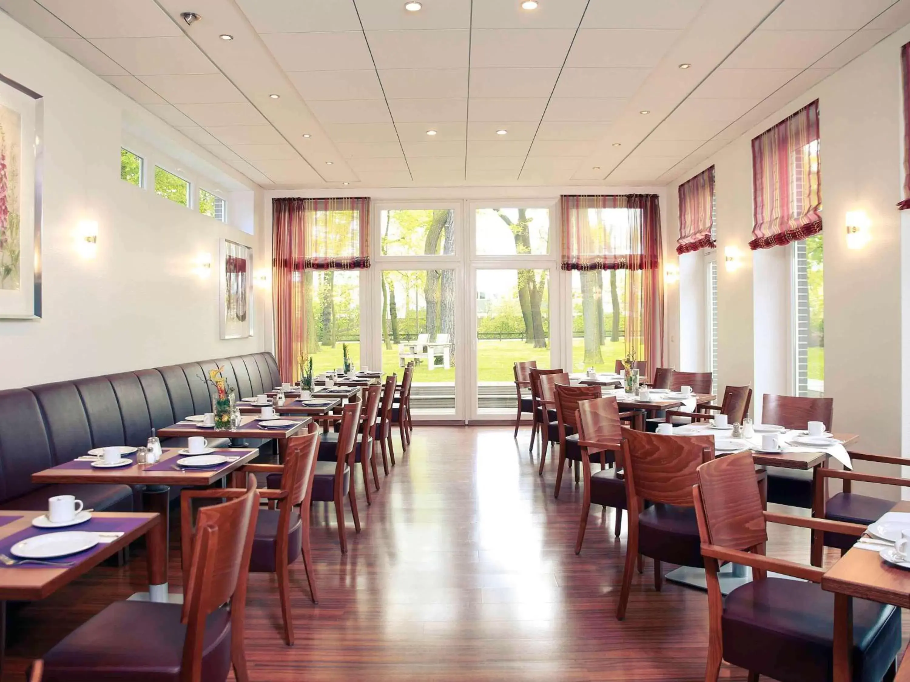 Restaurant/Places to Eat in Mercure Hotel am Entenfang Hannover