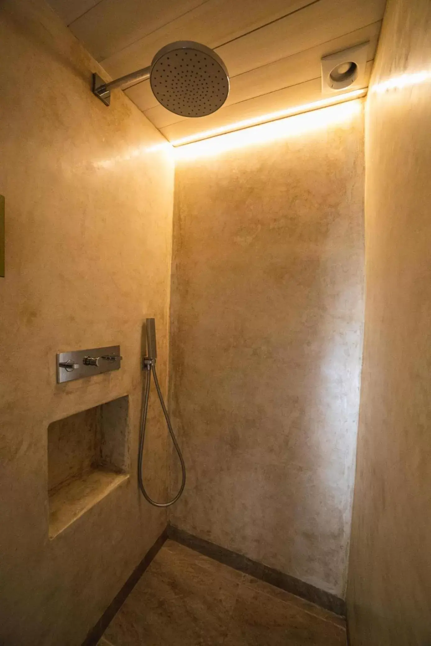 Shower, Bathroom in Hotel Boutique Patio del Posadero