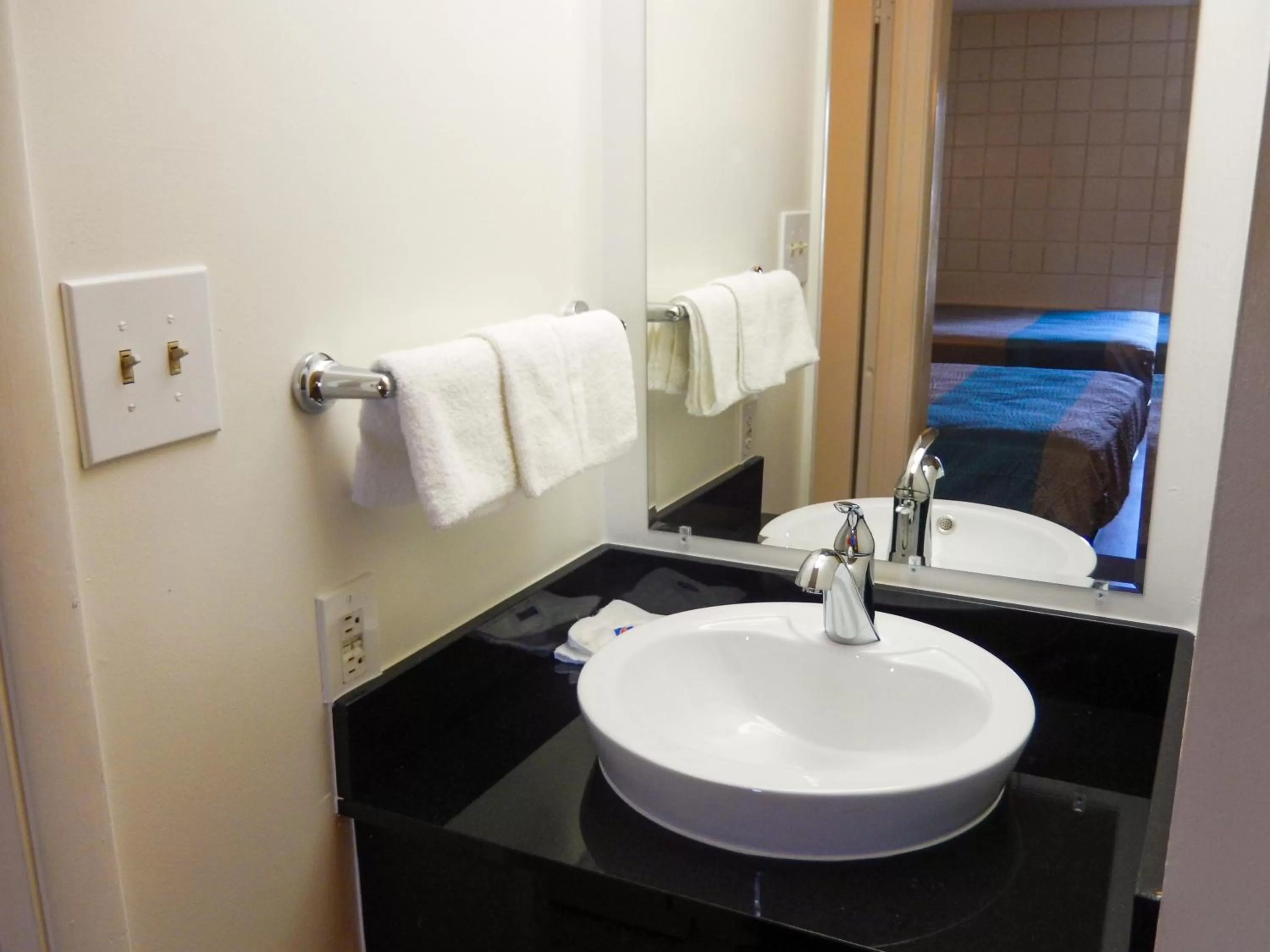 Bathroom in Motel 6-Somers Point, NJ - Ocean City - Wild Wood Beach