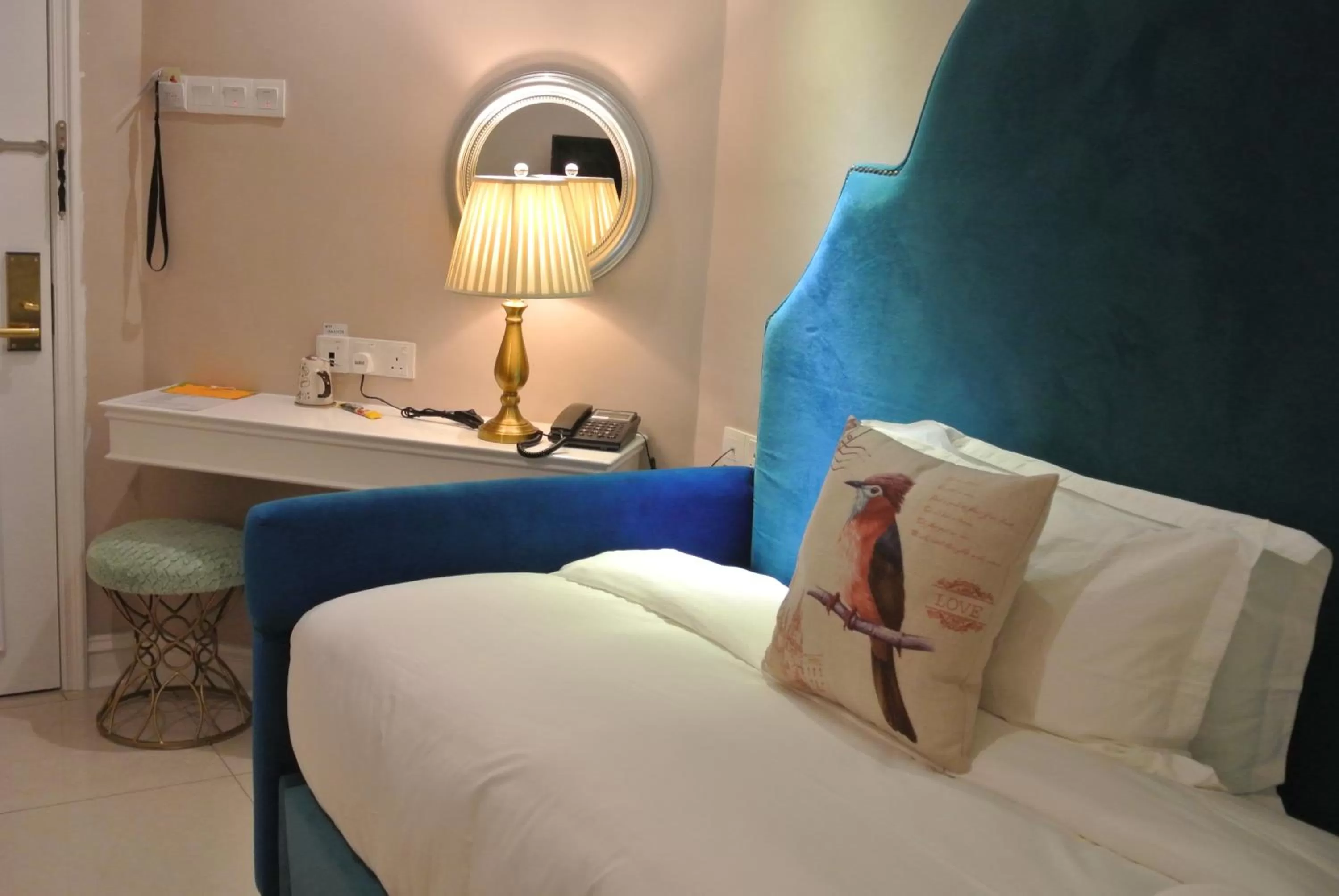 Bed in 1 Day Car Hotel Station 18