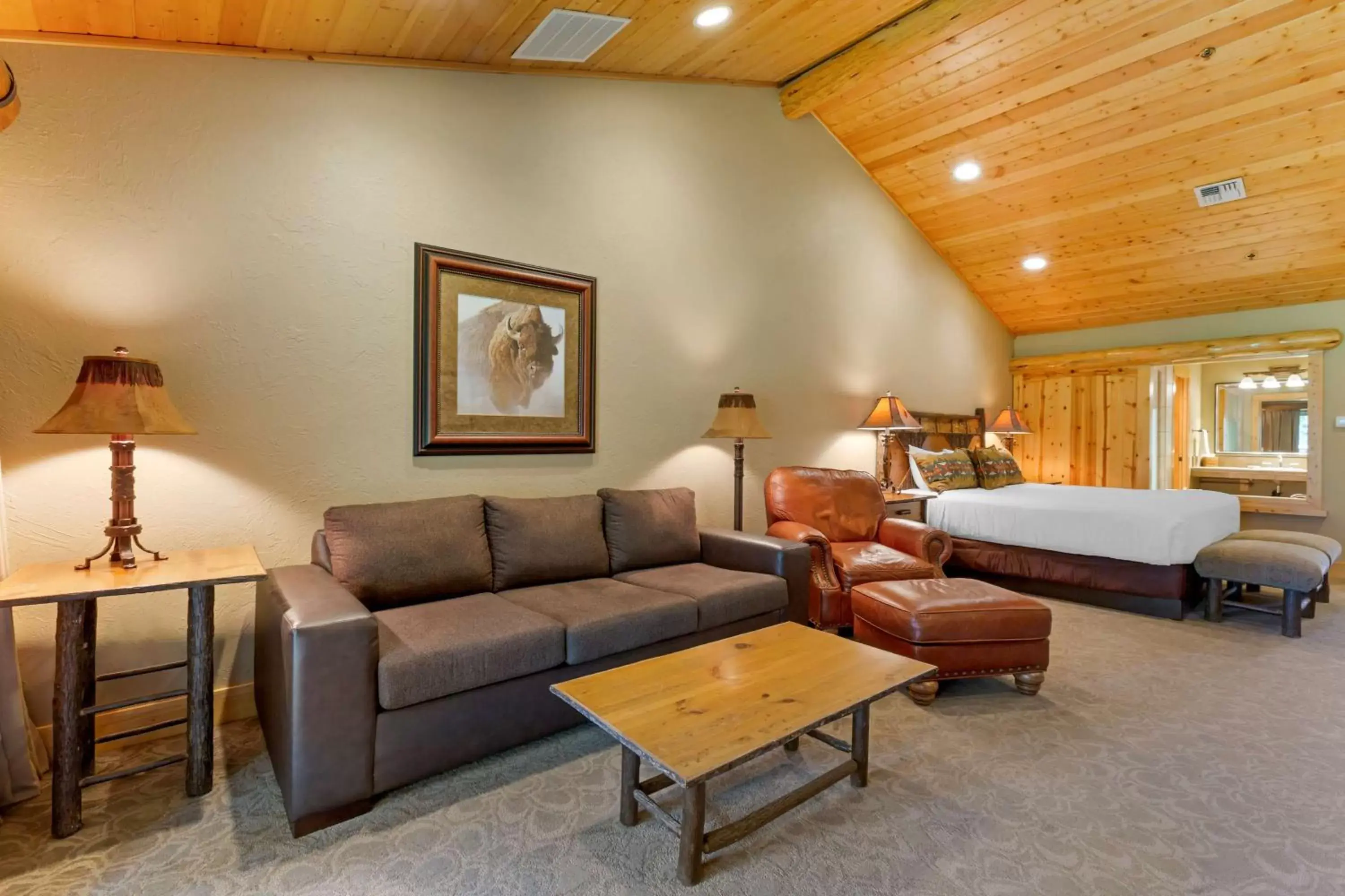 Photo of the whole room in Best Western Ponderosa Lodge