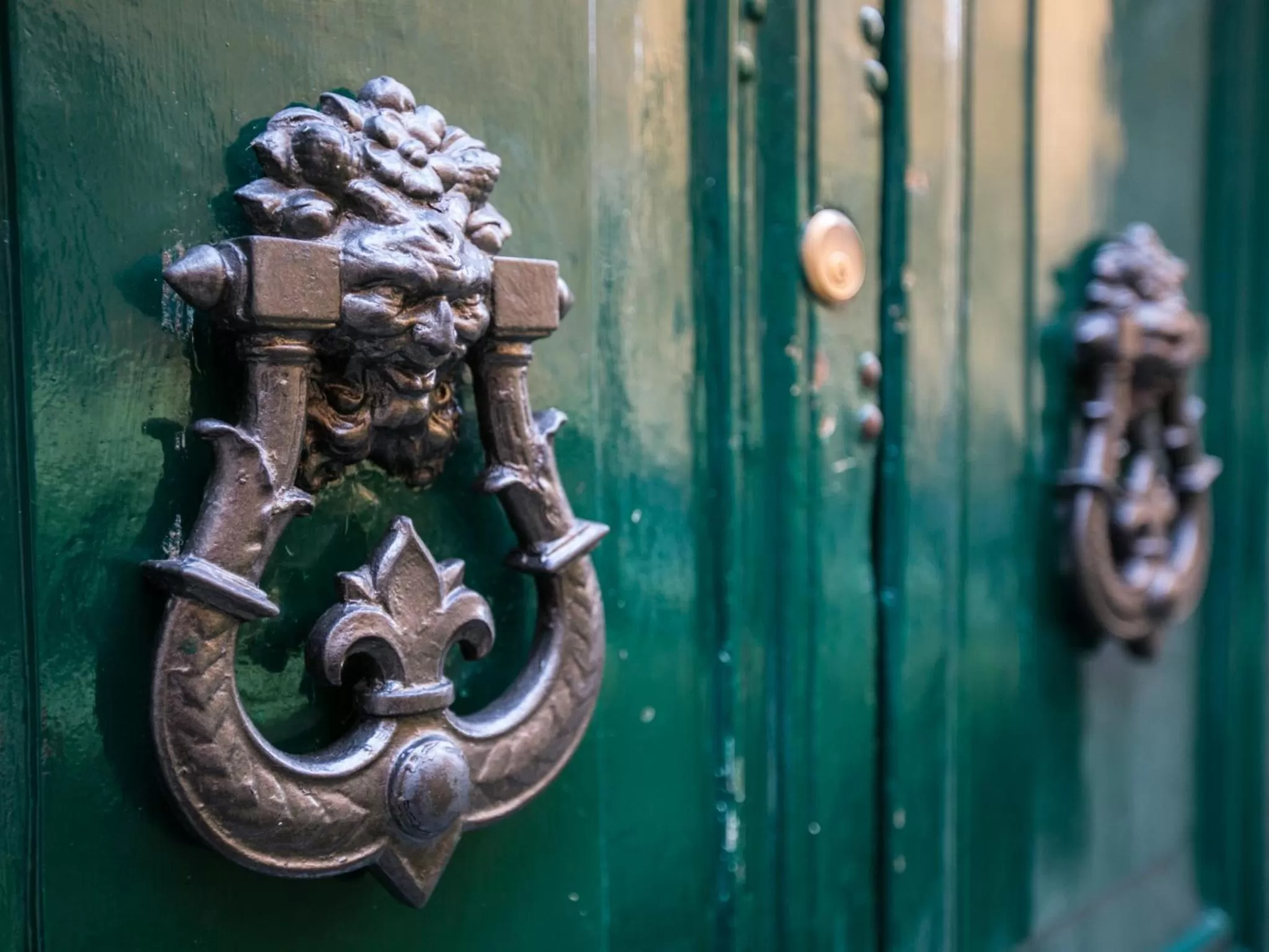 Decorative detail in Minerva Relais