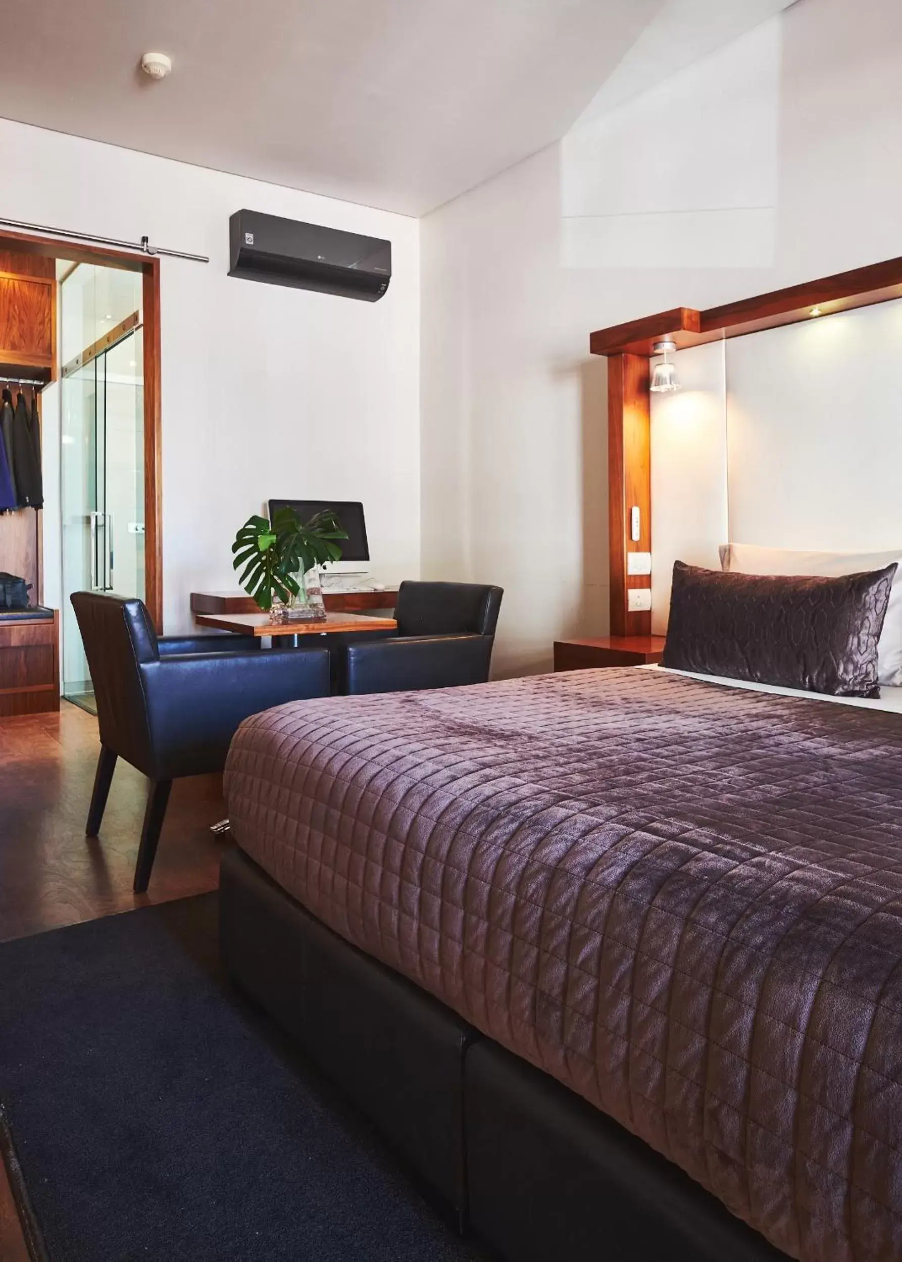 Bedroom, Bed in Hotel on the Promenade