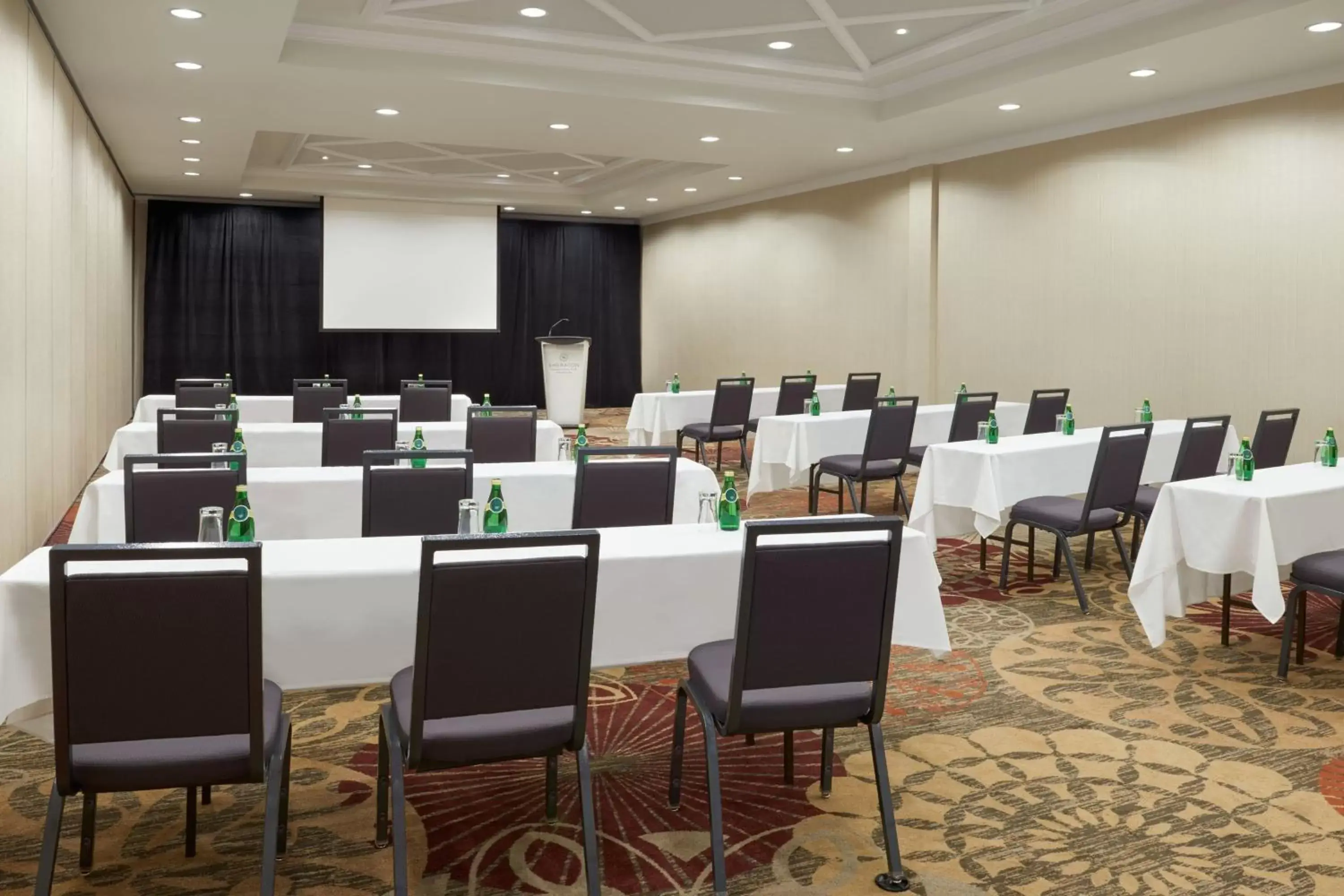 Meeting/conference room in Sheraton Parkway Toronto North Hotel & Suites