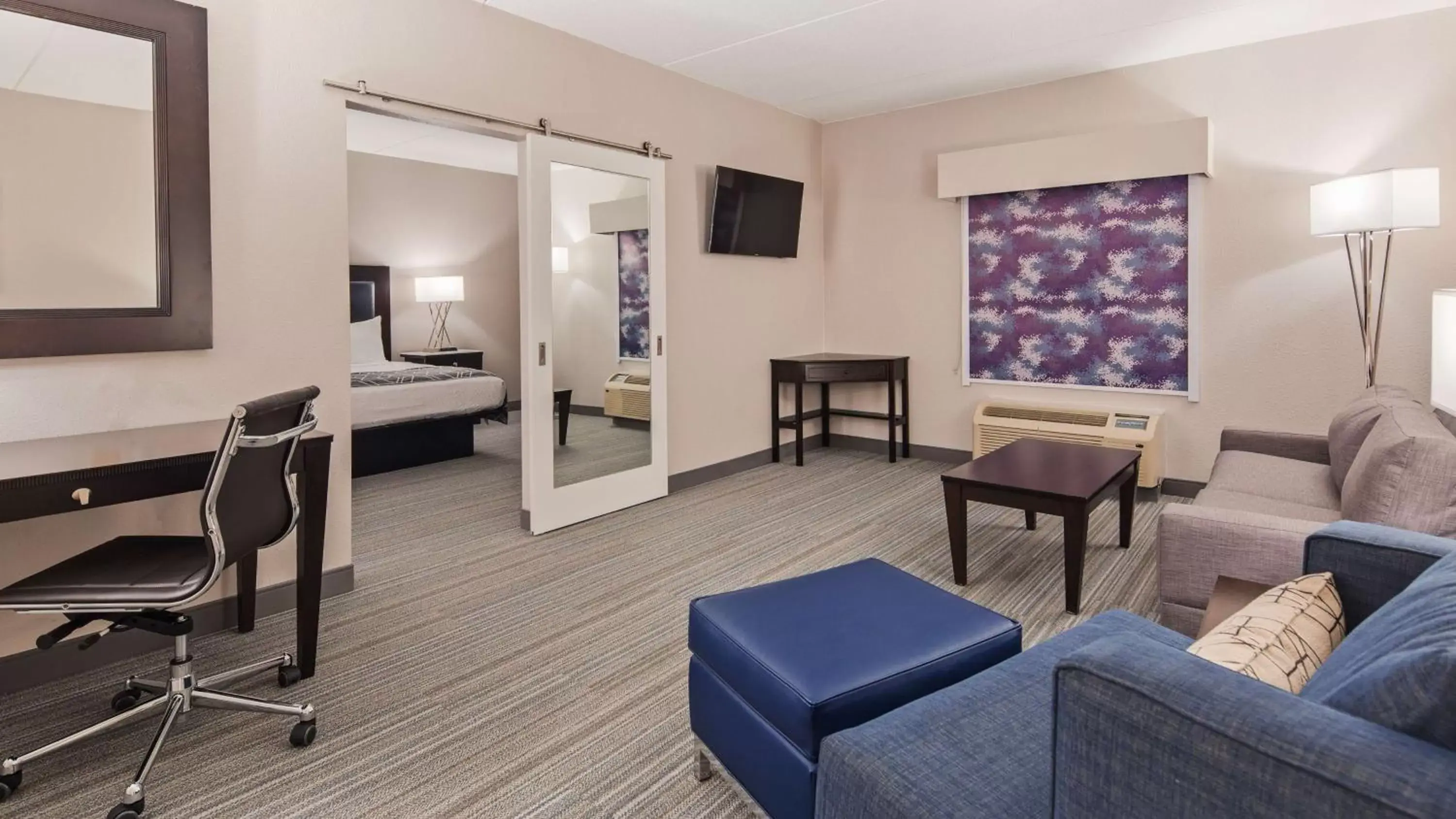 Photo of the whole room, Seating Area in Best Western Plus Wilkes Barre-Scranton Airport Hotel