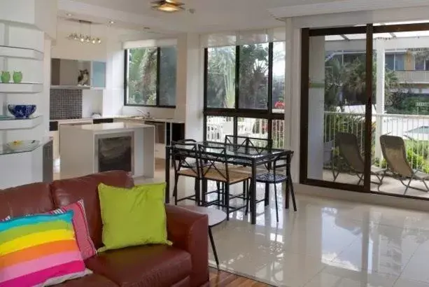 Two-Bedroom Apartment Ground Floor with Pool View in Boulevard Towers on Broadbeach Two-Bedroom Apartment Ground Floor with Pool View in Boulevard Towers on Broadbeach