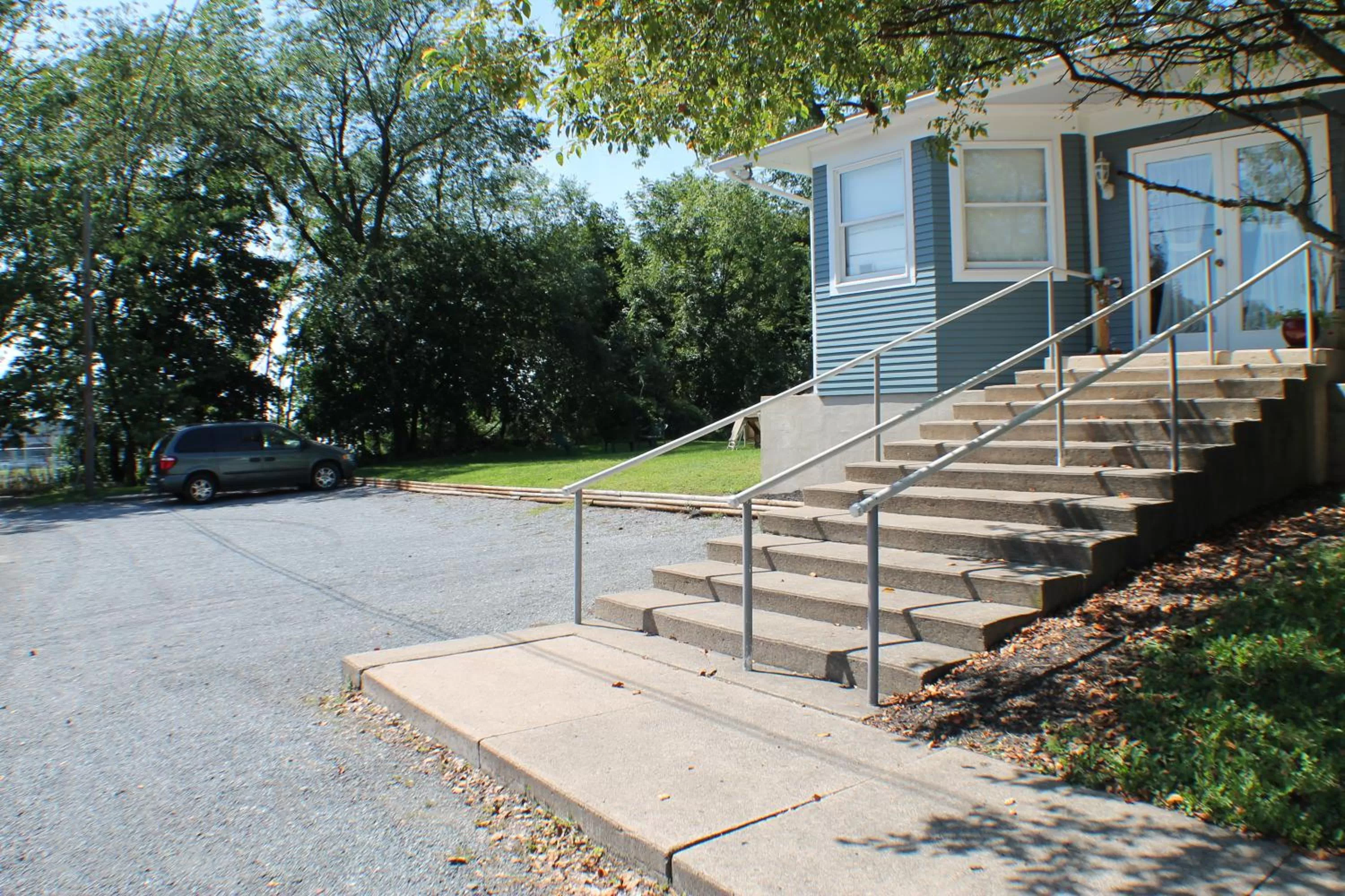 Facade/entrance, Garden in The White Birch Inn