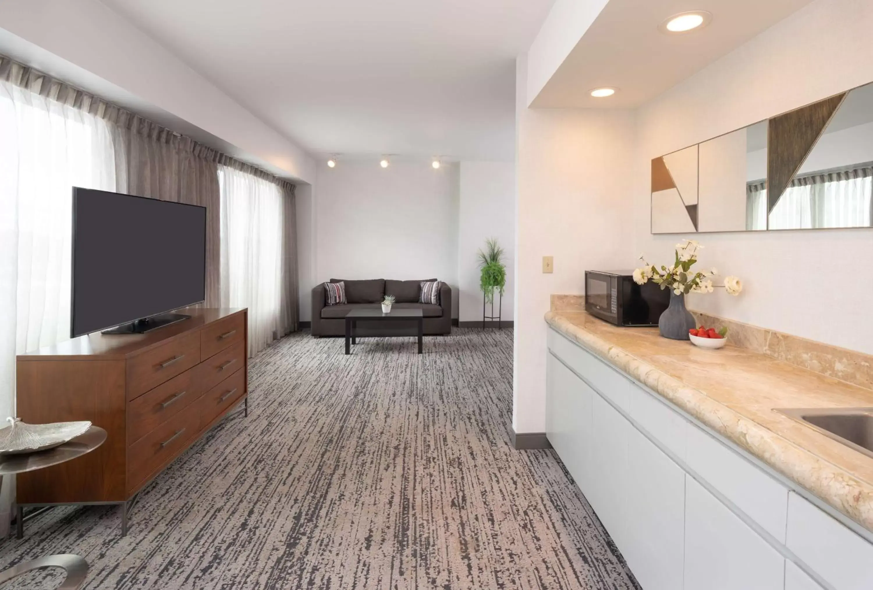 Bedroom, Seating Area in Hilton Fairfax, Va