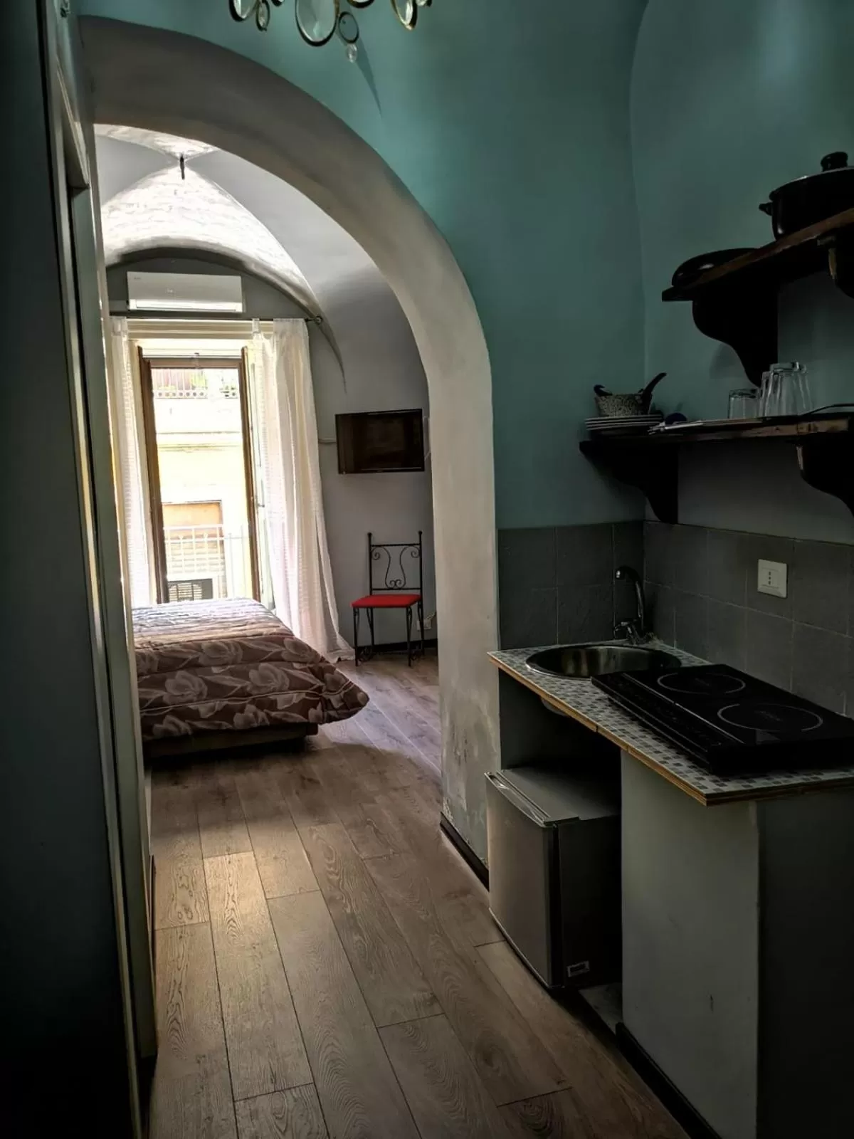 Kitchen or kitchenette, Bed in Hotel Sangiuliano 132 centro storico Catania