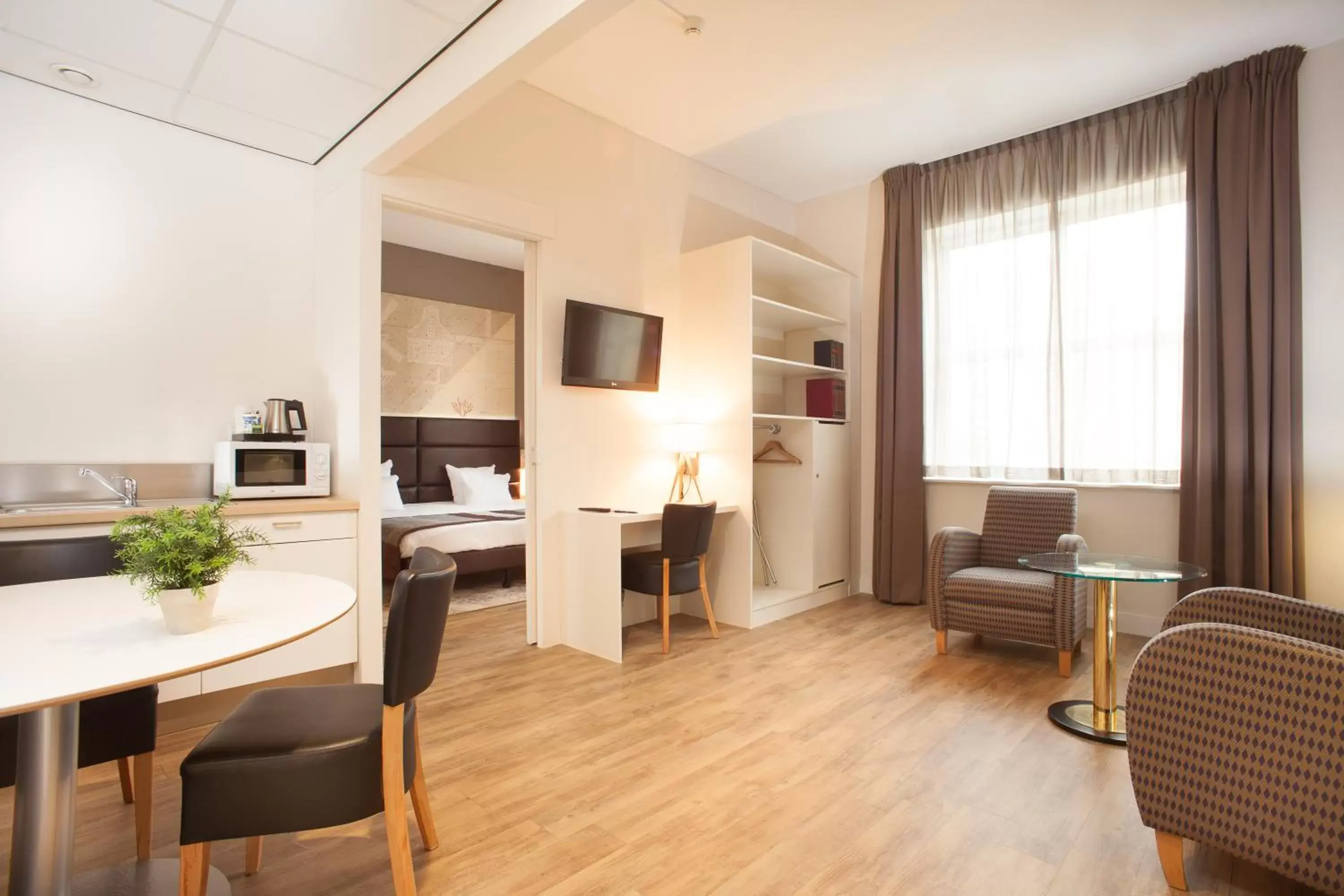 Kitchen or kitchenette, Seating Area in Best Western Zaan Inn