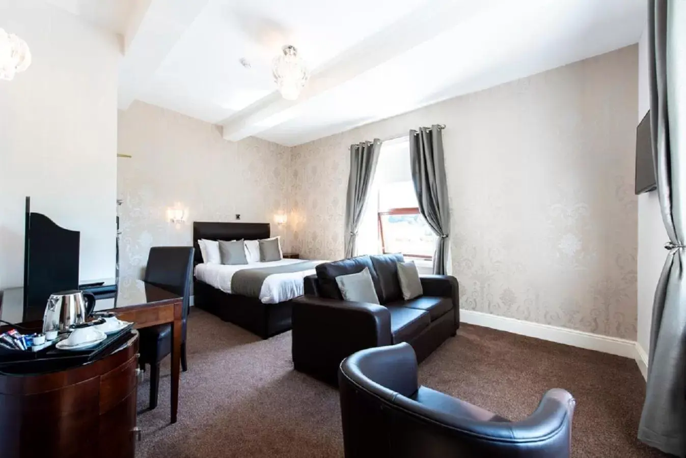 Photo of the whole room in The Imperial Crown Hotel Photo of the whole room in The Imperial Crown Hotel