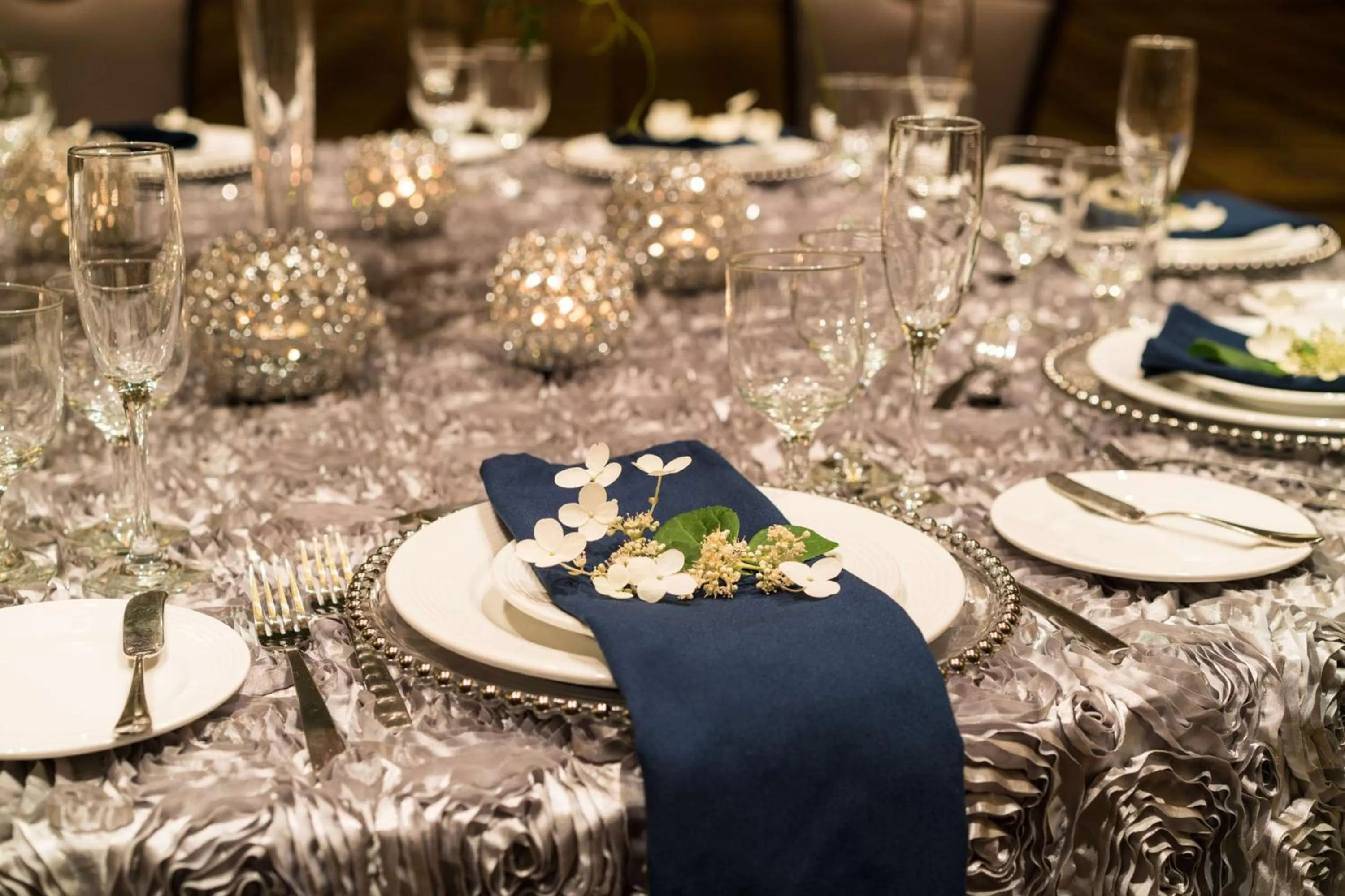 Dining area in The Saratoga Hilton