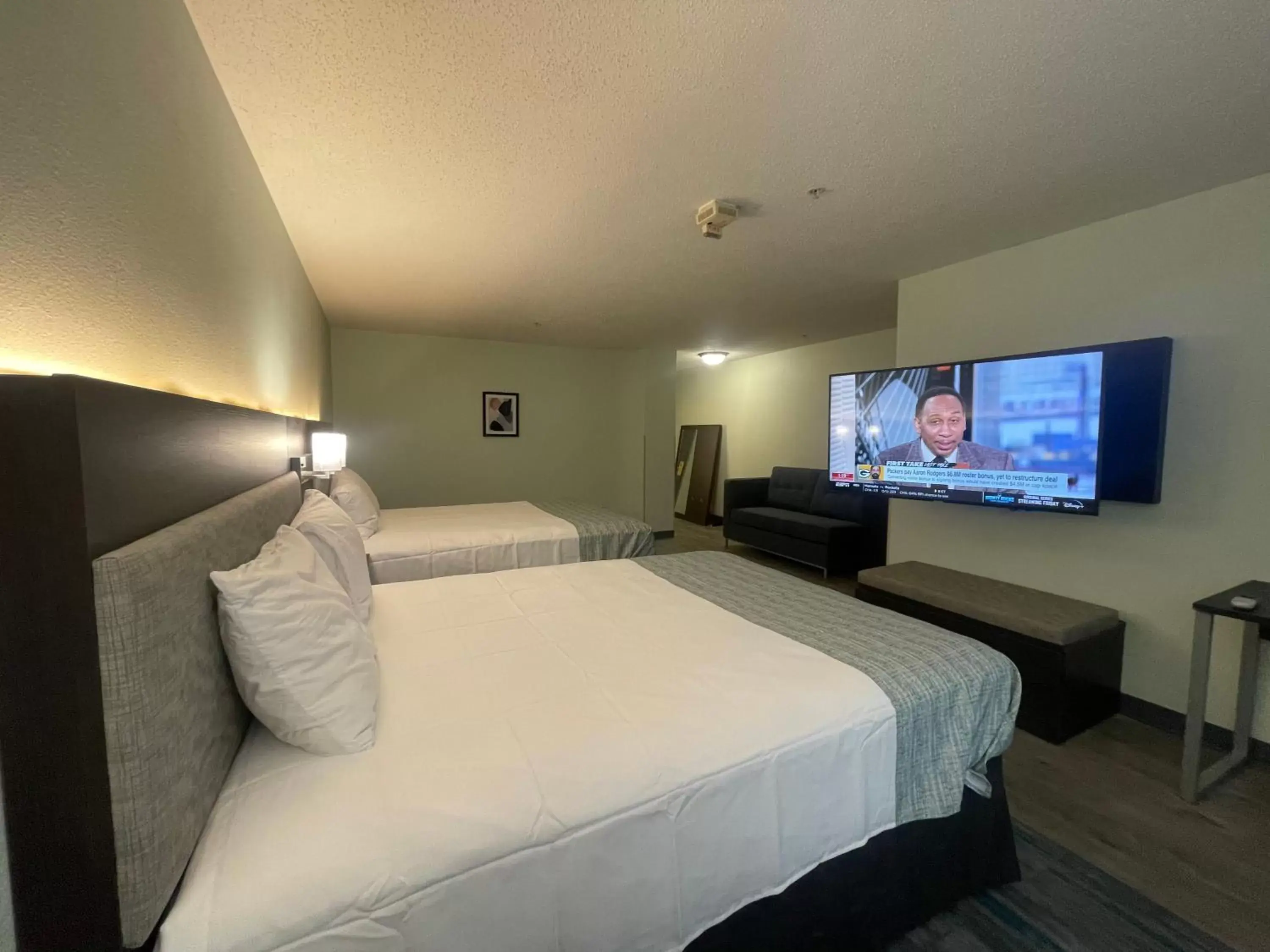 Bed in Wingate by Wyndham Waldorf - Washington DC Area