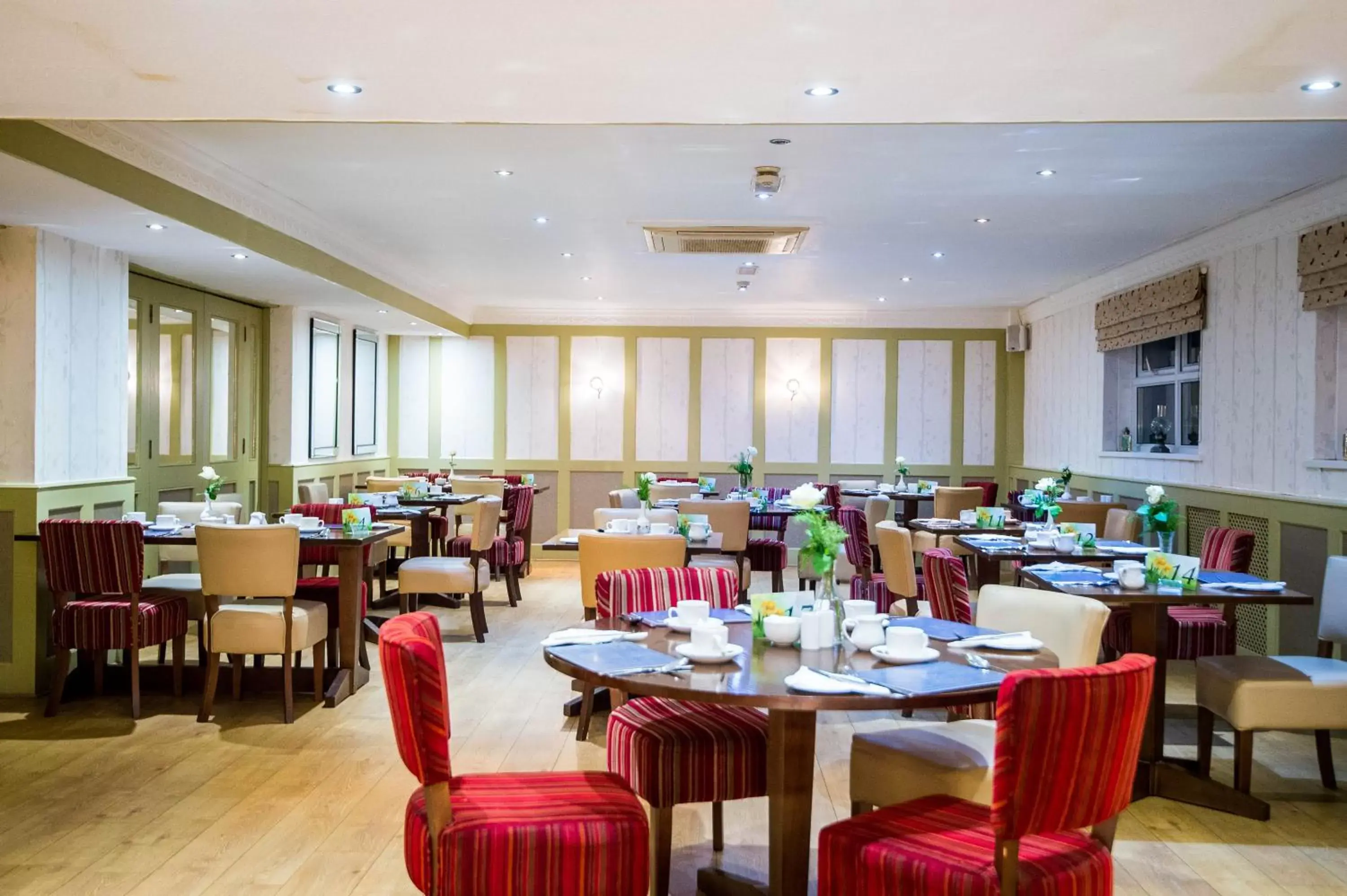 Restaurant/Places to Eat in Ivy Bush Royal Hotel by Compass Hospitality