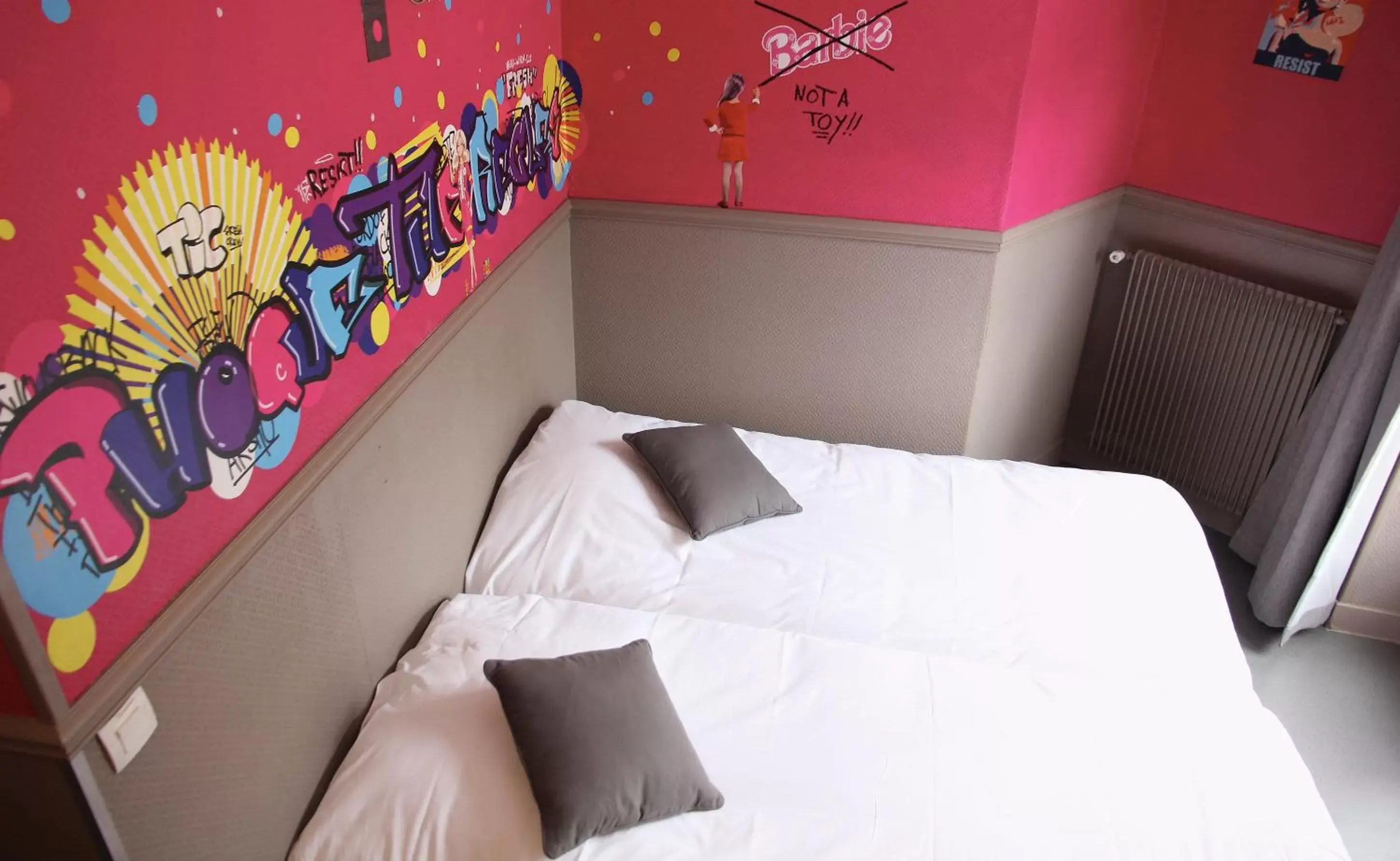 Bedroom, Bed in Absolute Hotel Paris République