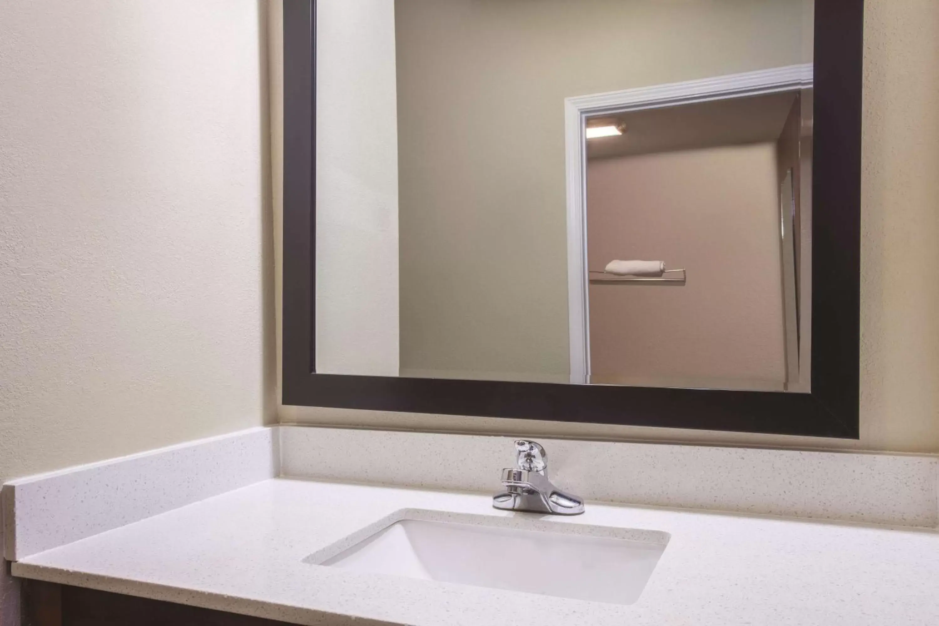 Photo of the whole room, Bathroom in La Quinta Inn by Wyndham Moss Point - Pascagoula
