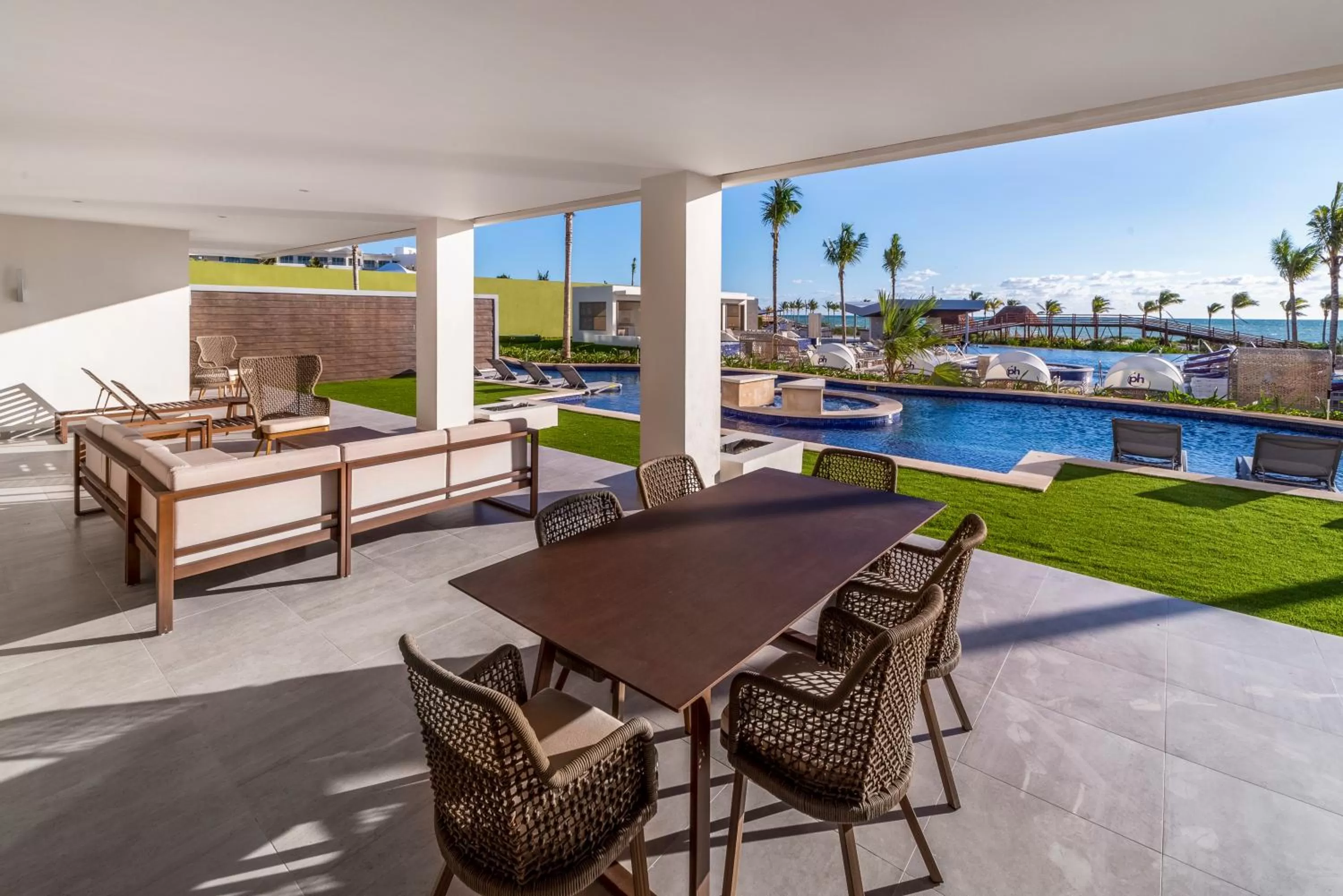 Swimming pool in Planet Hollywood Cancun by Royalton, An Autograph Collection All-Inclusive Resort