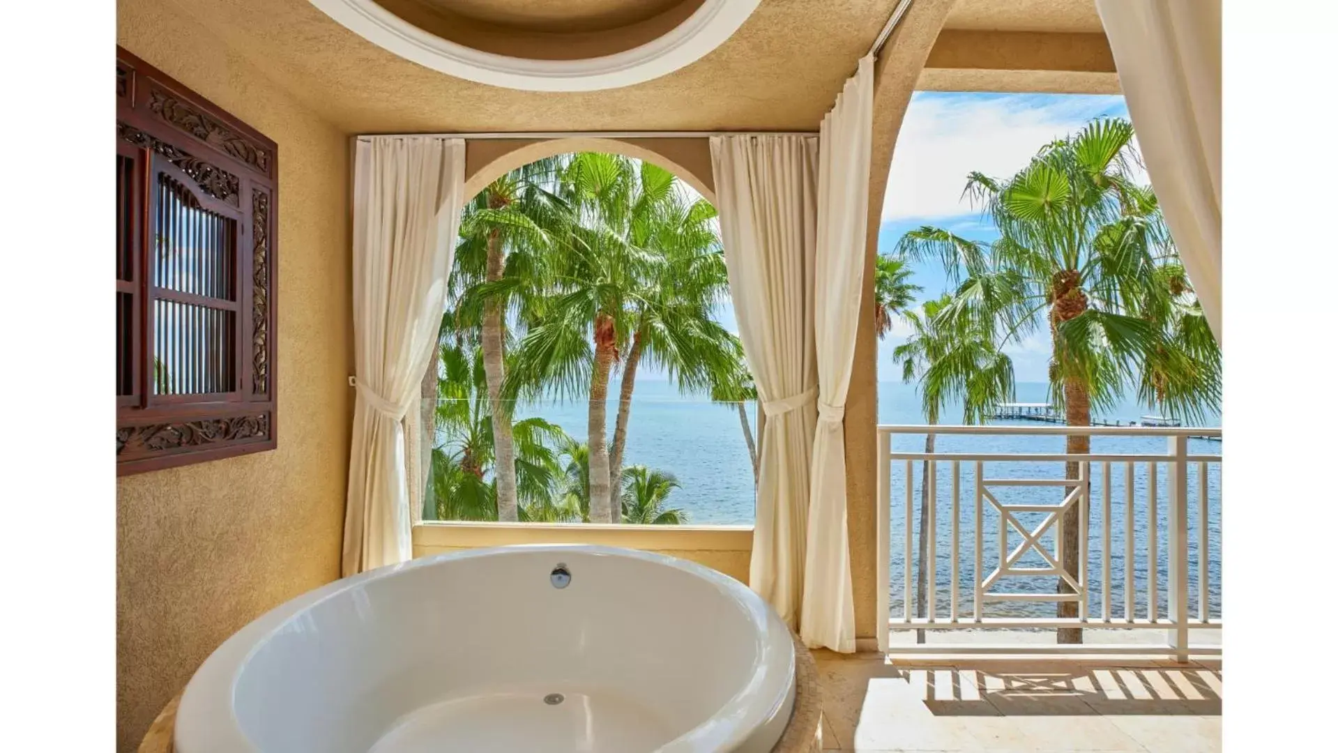 Balcony/Terrace, Bathroom in Cheeca Lodge & Spa