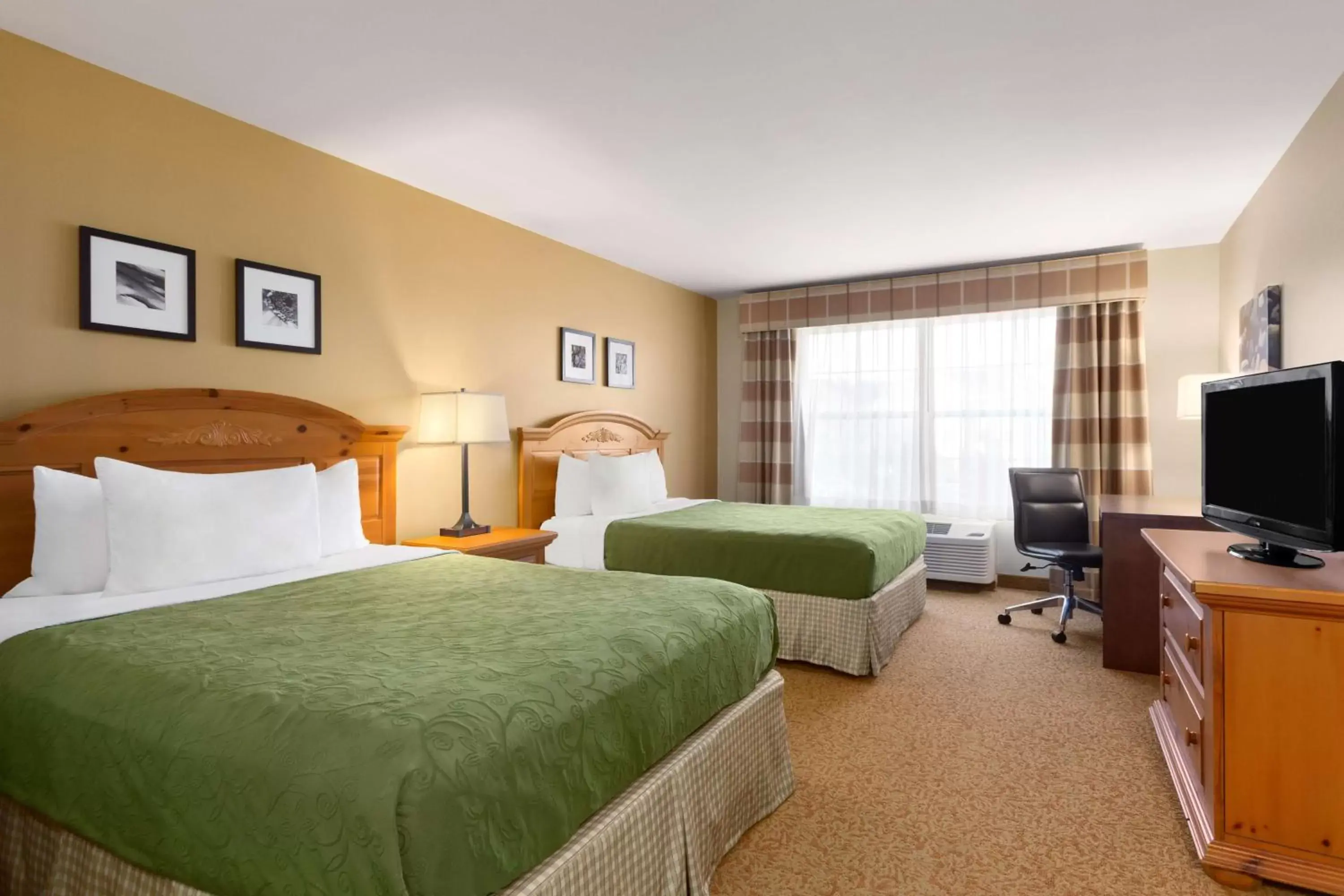 Photo of the whole room, Bed in Country Inn & Suites by Radisson, Rochester South, MN