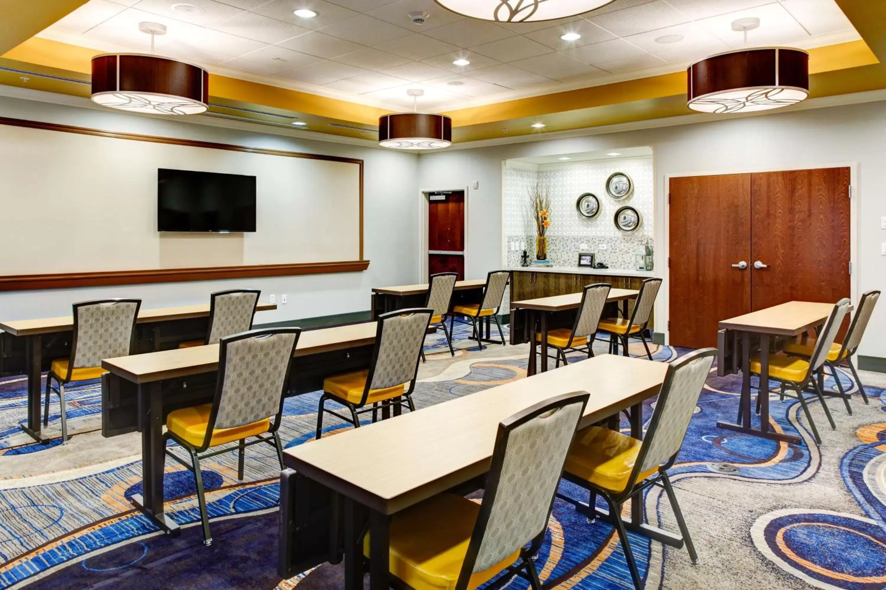 Meeting/conference room, Restaurant/Places to Eat in Hampton Inn and Suites Columbus, MS