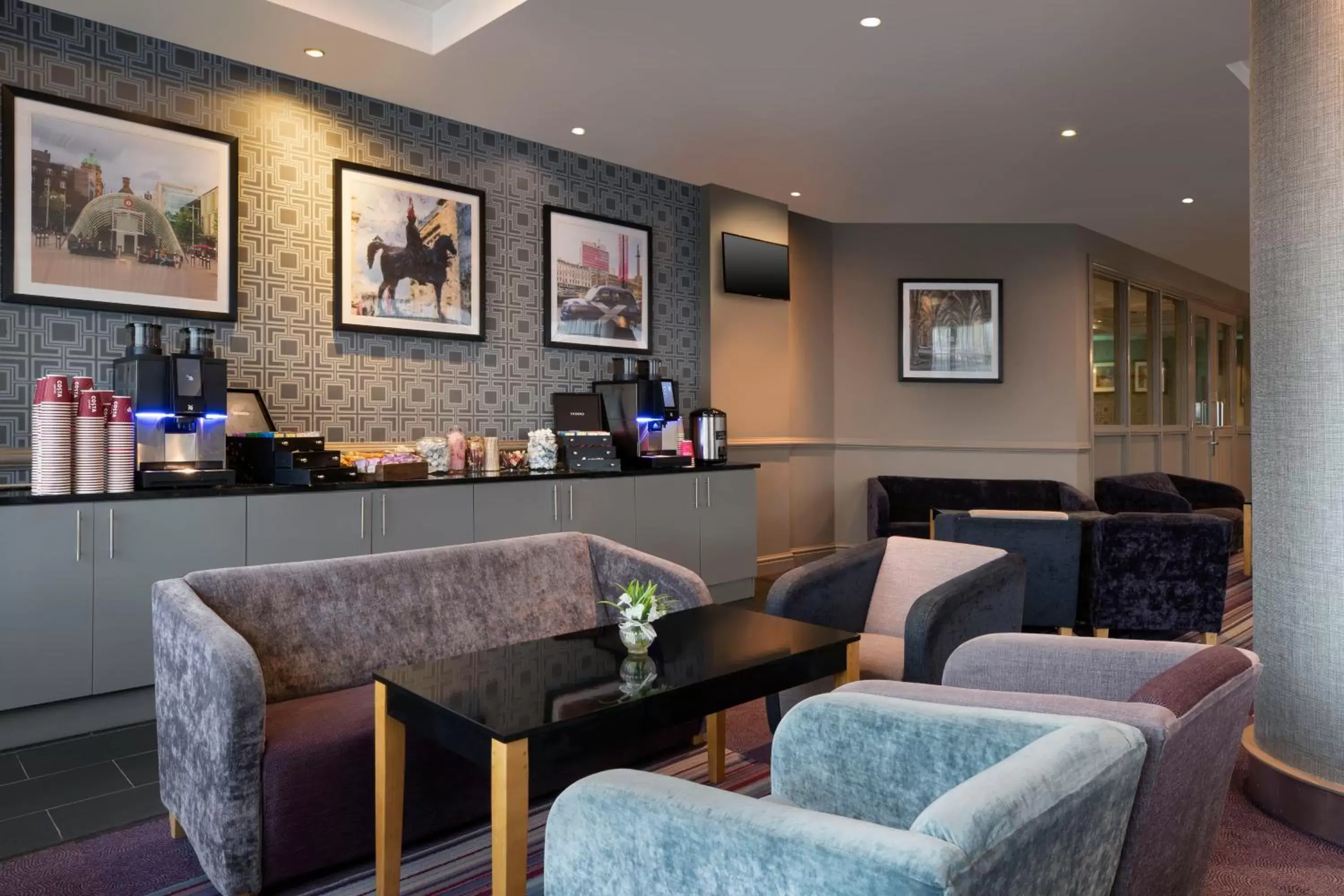Meeting/conference room, Lounge/Bar in Leonardo Hotel Glasgow - Formerly Jurys Inn