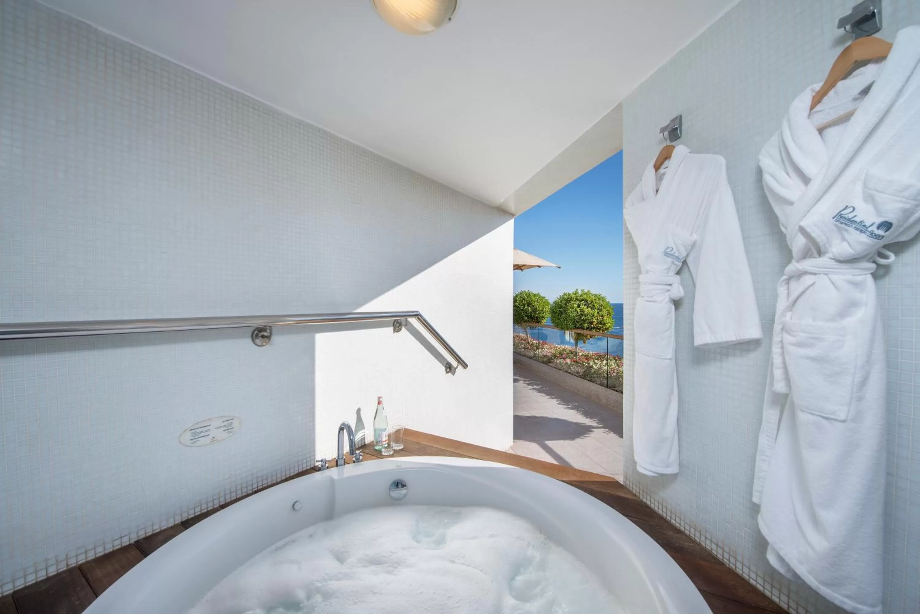 Hot Tub in Royal Beach Eilat by Isrotel Exclusive