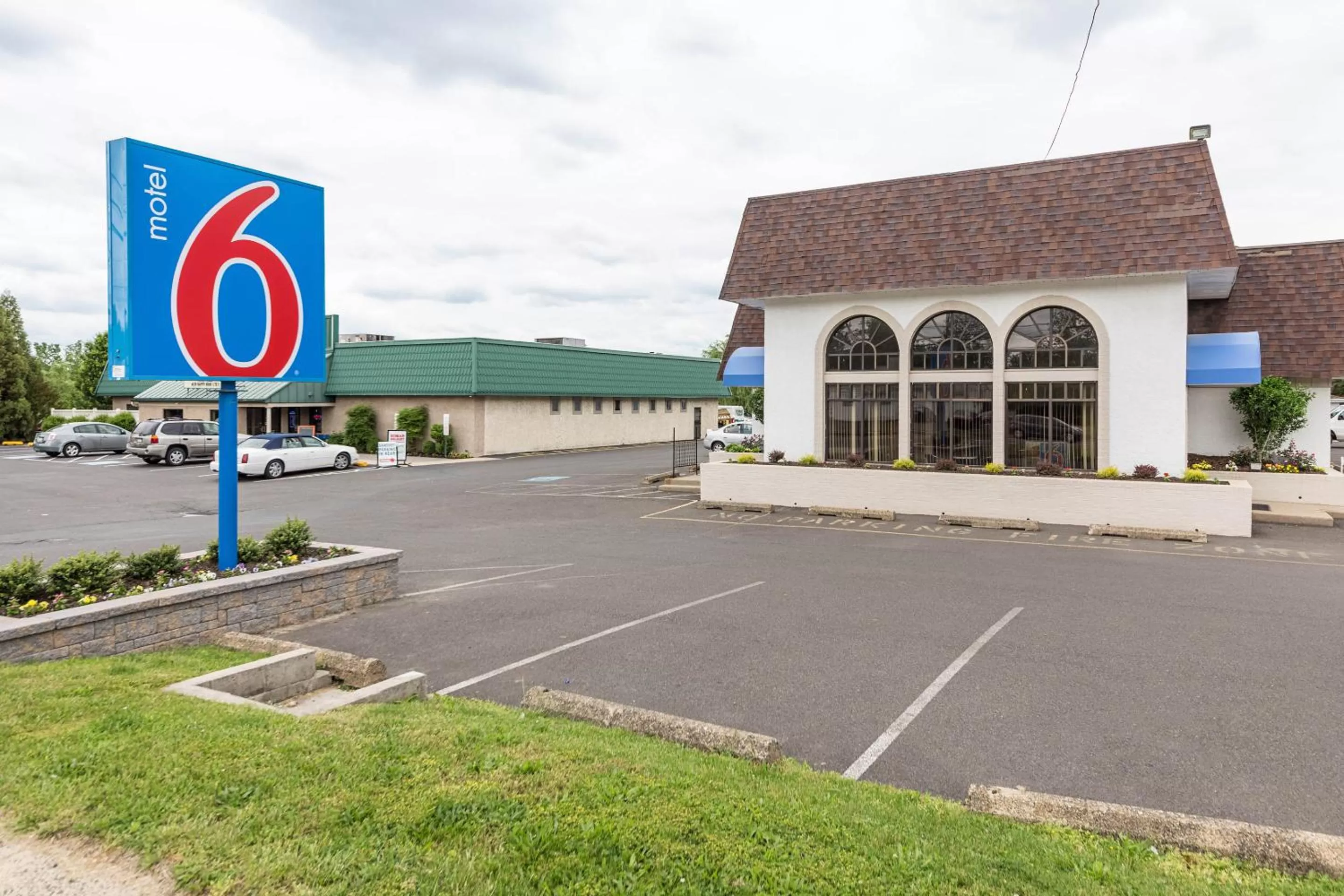 Property building in Motel 6-Warminster, PA